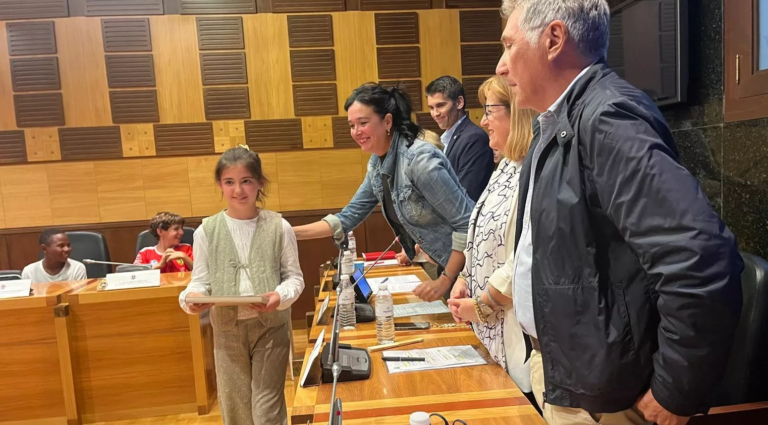 Constitución del nuevo consejo de la Ciudad de las Niñas y los Niños de Huesca. Foto Mercedes Manterola