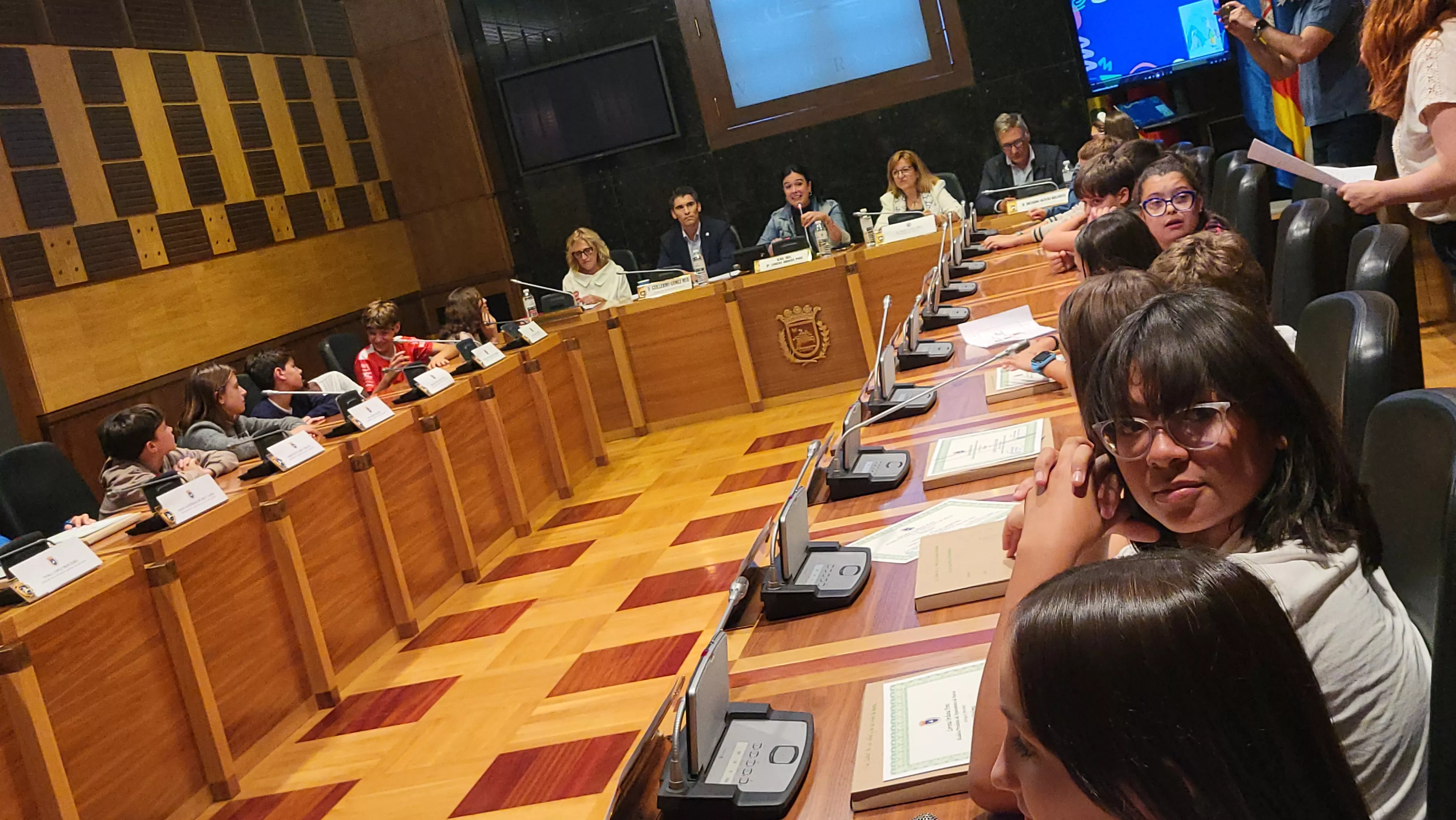 Constitución del nuevo consejo de la Ciudad de las Niñas y los Niños de Huesca. Foto Mercedes Manterola