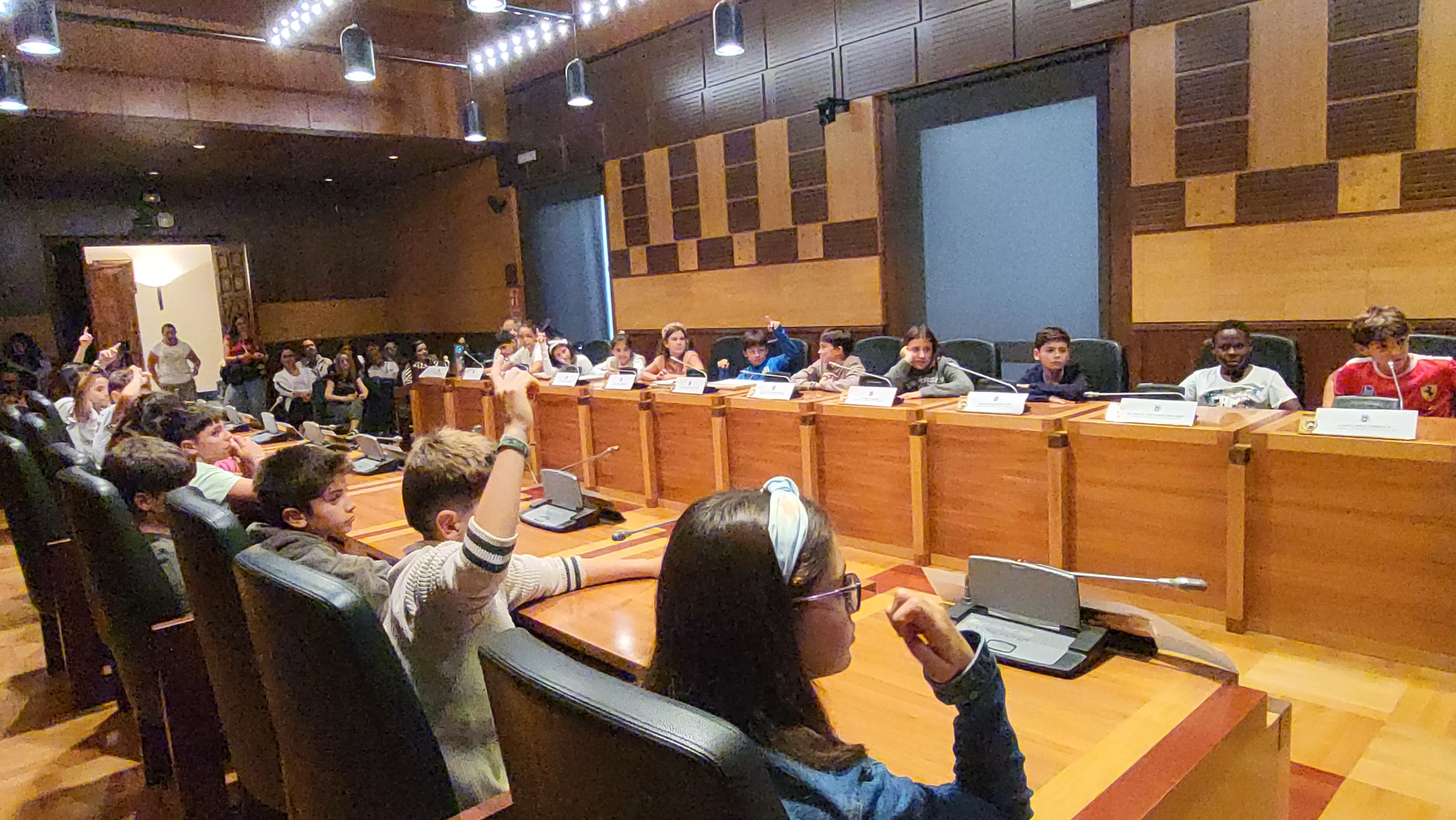 Constitución del nuevo consejo de la Ciudad de las Niñas y los Niños de Huesca. Foto Mercedes Manterola
