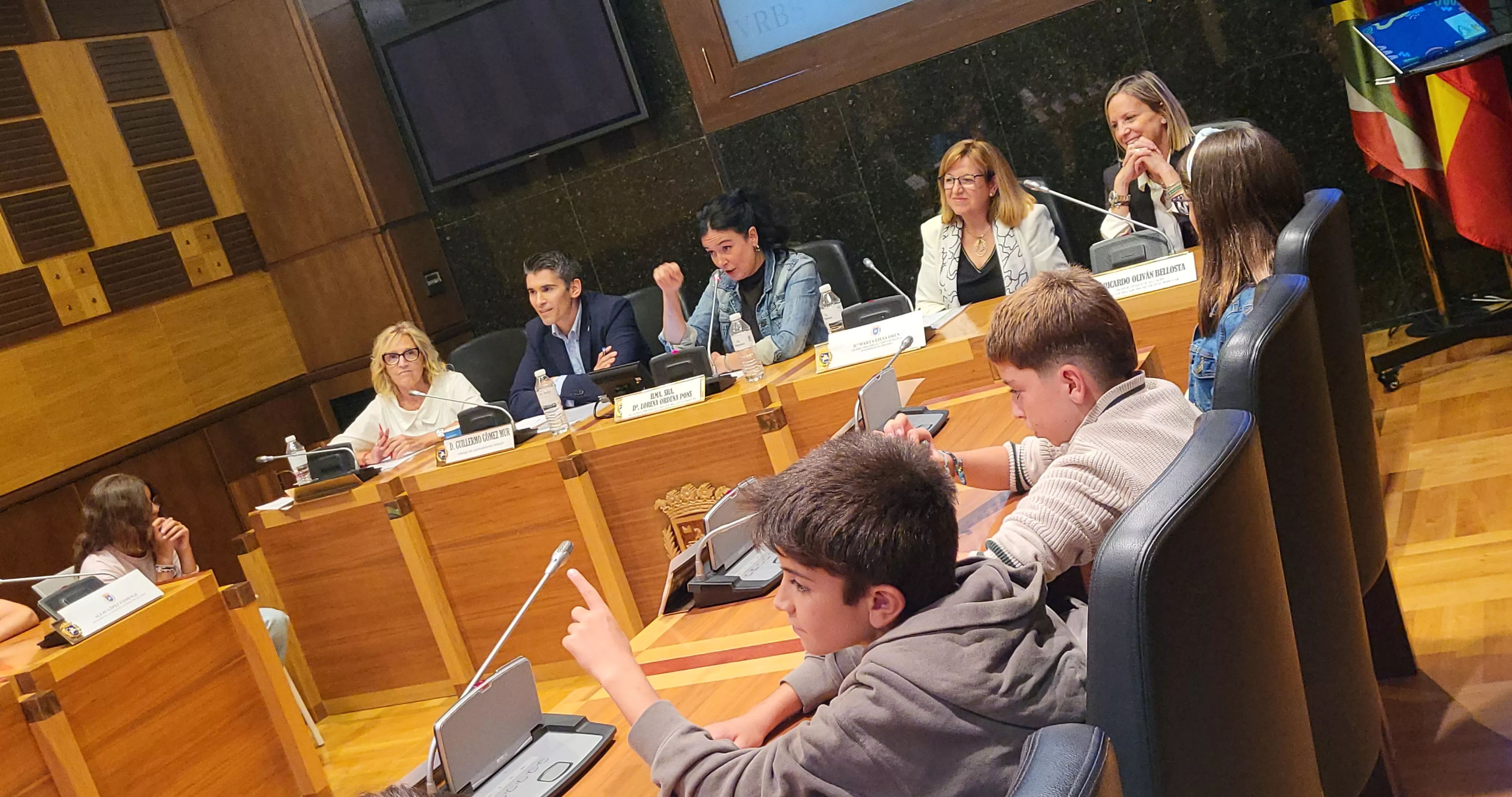 Constitución del nuevo consejo de la Ciudad de las Niñas y los Niños de Huesca. Foto Mercedes Manterola