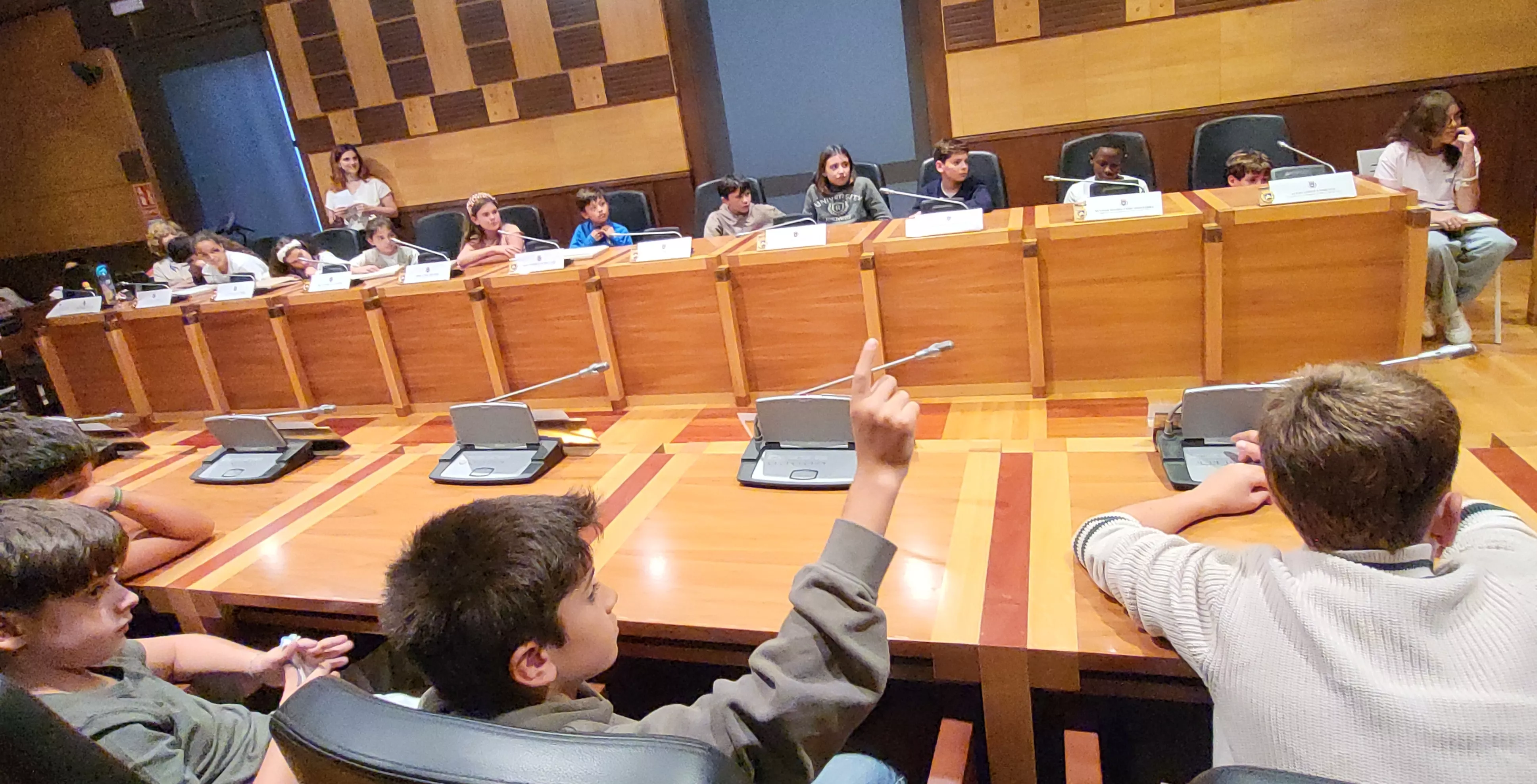 Constitución del nuevo consejo de la Ciudad de las Niñas y los Niños de Huesca. Foto Mercedes Manterola