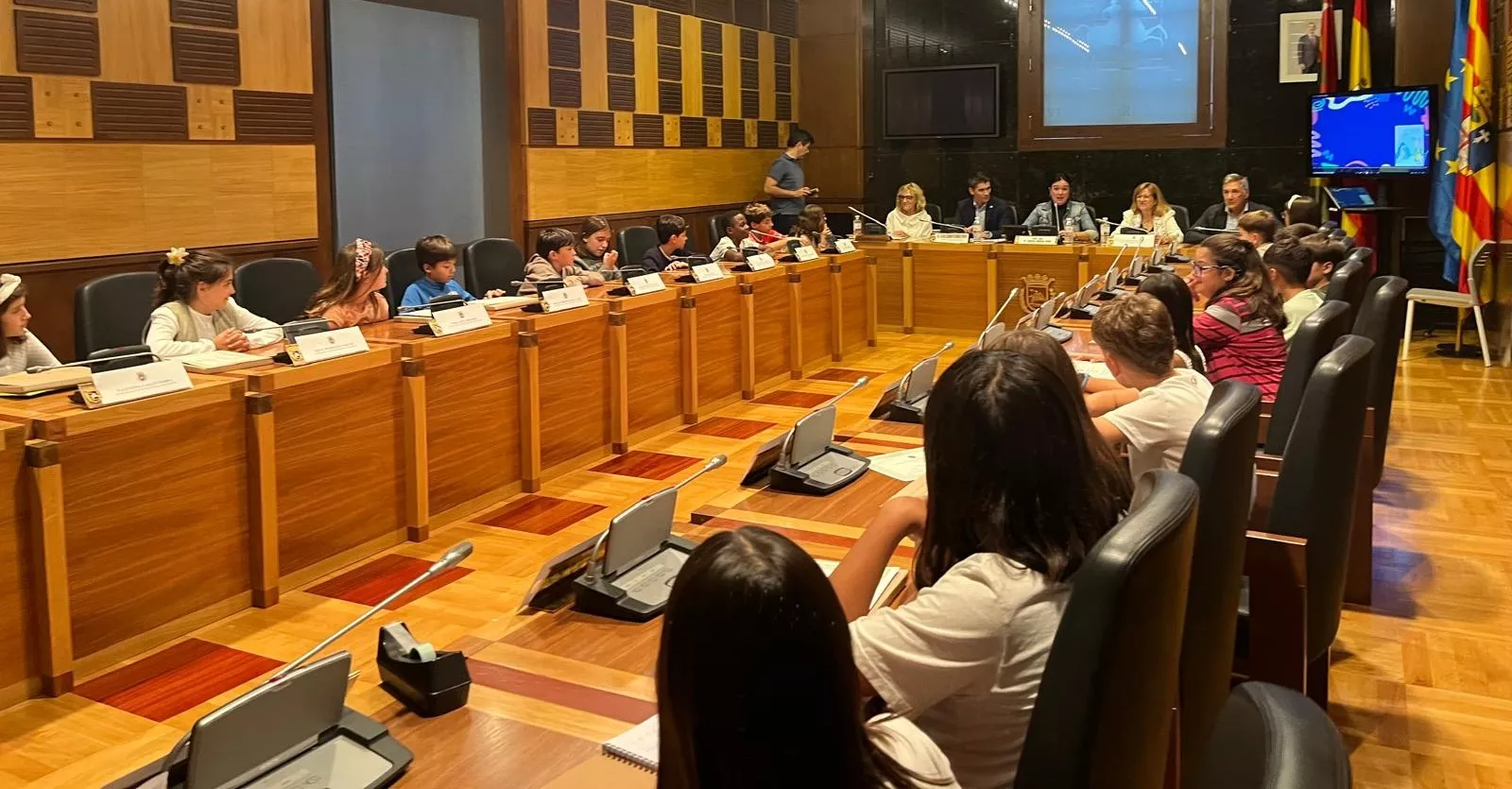 Constitución del nuevo consejo de la Ciudad de las Niñas y los Niños de Huesca. Foto Mercedes Manterola