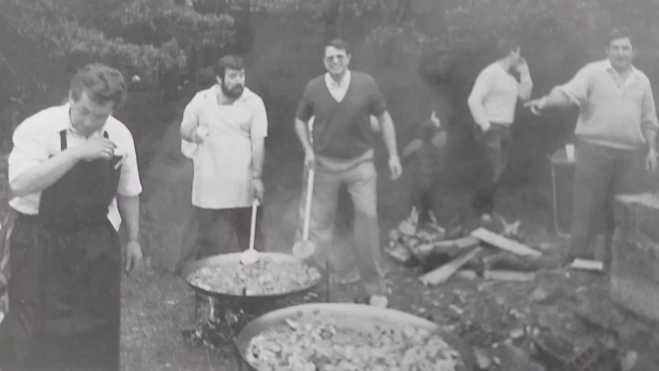 Javier Solanes en una celebración con miembros de la Junta de la Asociación de Electrotecnia