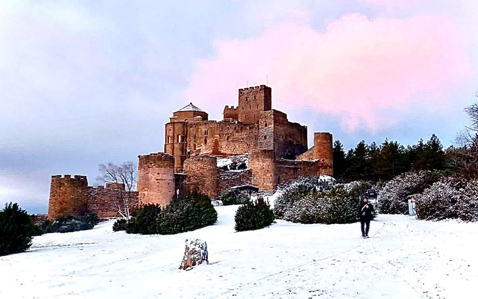La nieve ha llegado al Castillo de Loarre