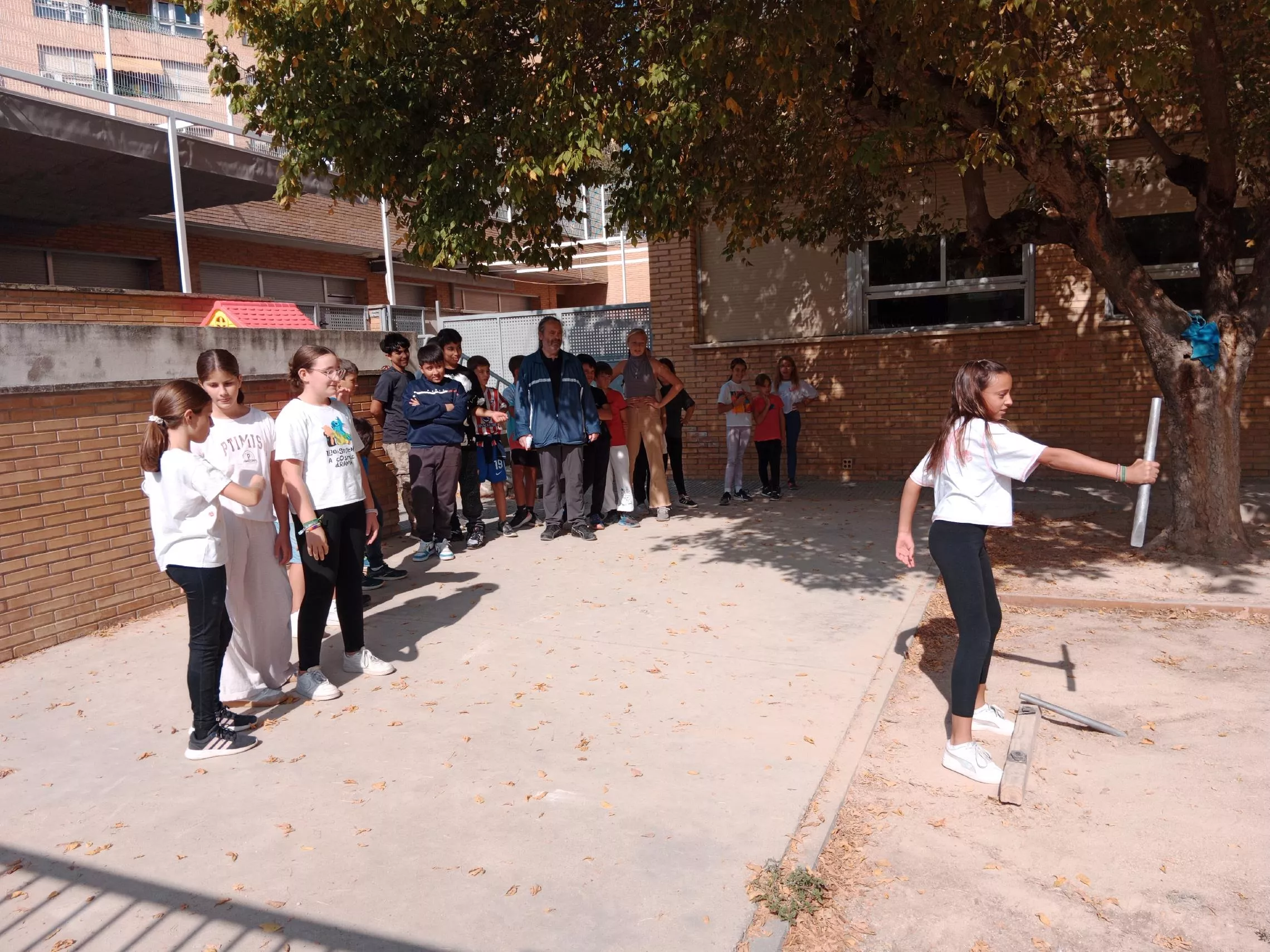 Tiro de barra aragonesa en el Colegio Sancho Ramírez. Tiro de barra aragonesa en el Colegio Sancho Ramírez.