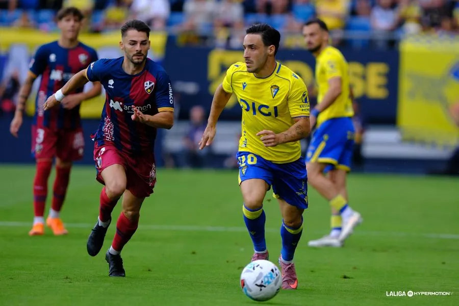 Liberto Beltrán ante el Cádiz. Prepara el partido ante la Real Sociedad B y confía en que los detalles caigan del lado del Huesca