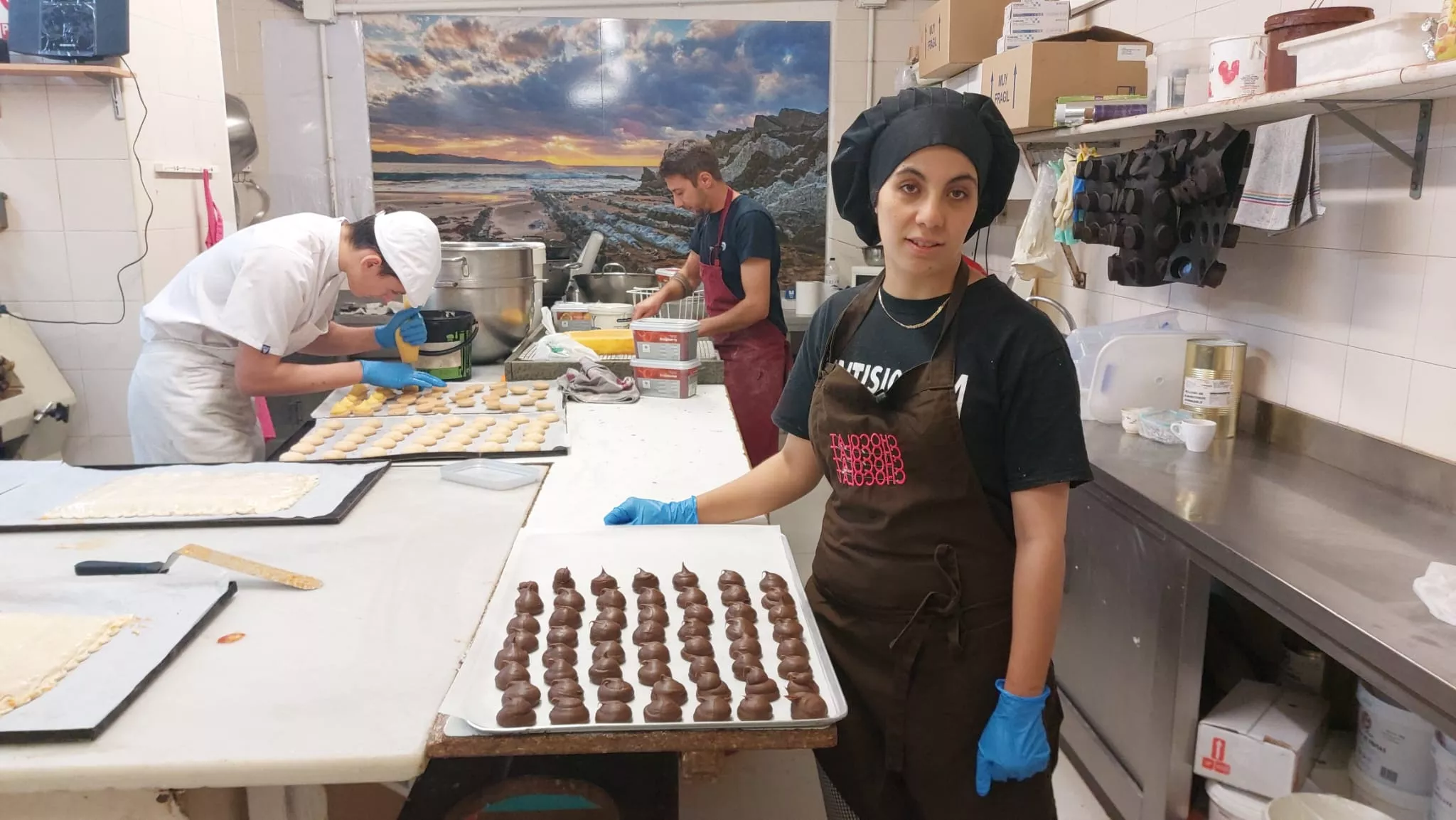 Sara en el obrador de la Pastelería Confitería Vilas de Huesca Sara en el obrador de la Pastelería Confitería Vilas de Huesca