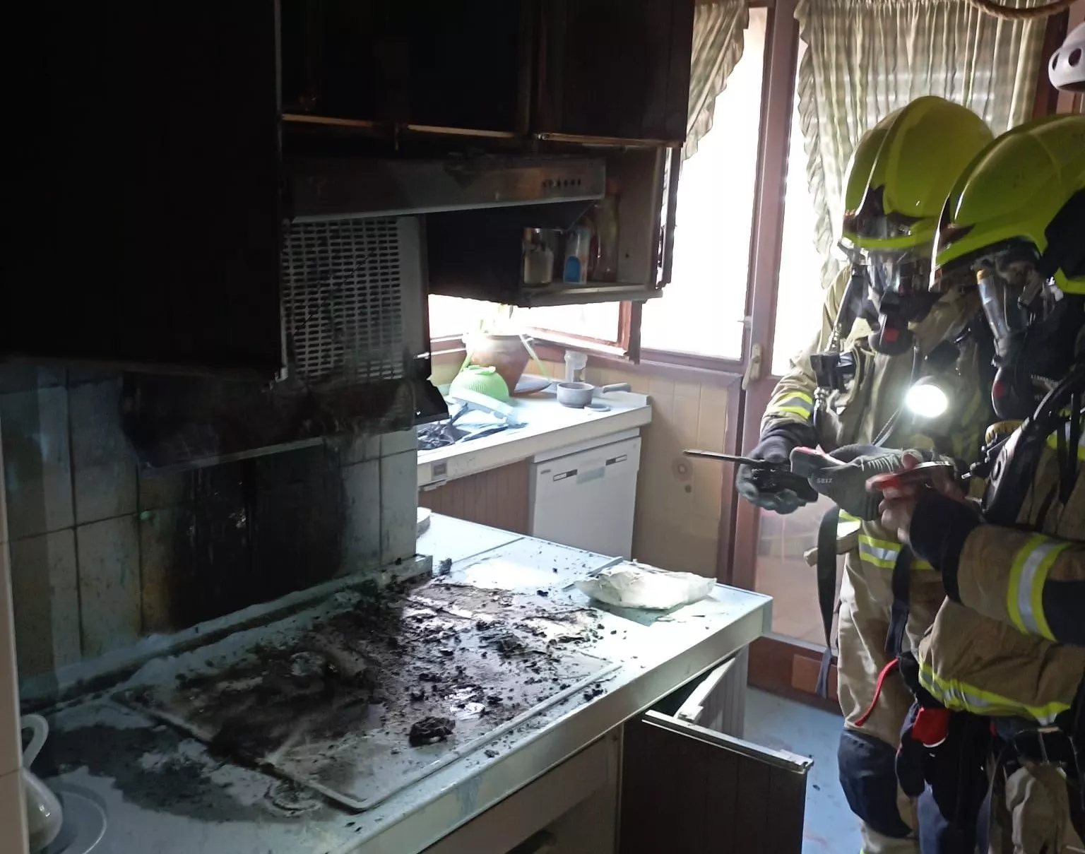 Un incendio en un décimo piso de Huesca moviliza a bomberos. Un incendio en un décimo piso de Huesca moviliza a bomberos.