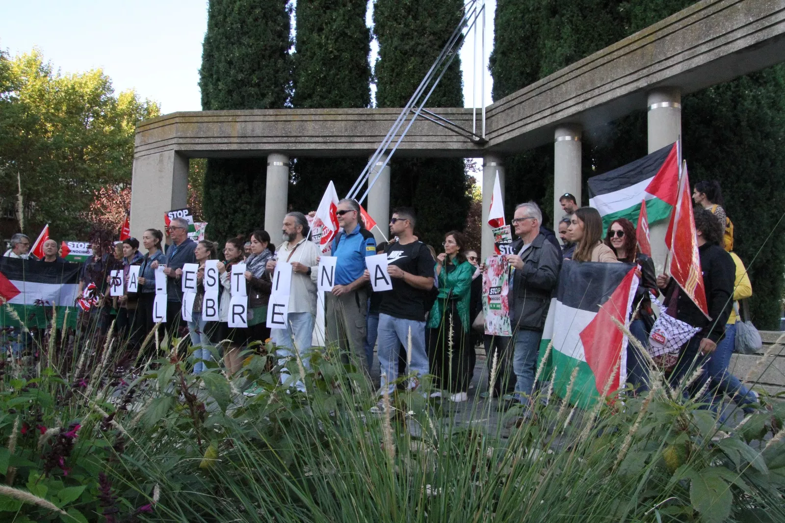 Concentración de CCOO en apoyo a Palestina en el Monumento de la Paz. Foto Carlos Neofato 