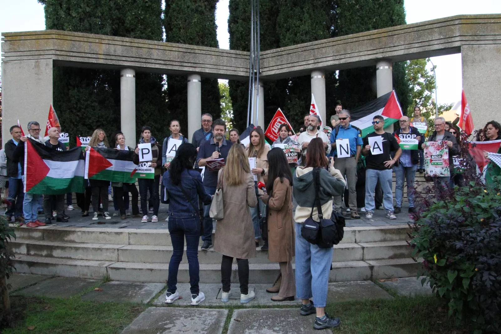 Concentración de CCOO en apoyo a Palestina en el Monumento de la Paz. Foto Carlos Neofato 