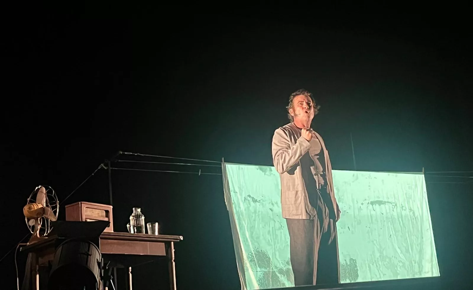 Alfonso Palomares hace un alarde interpretativo en su papel de Ramón Acín. Foto Mercedes Manterola