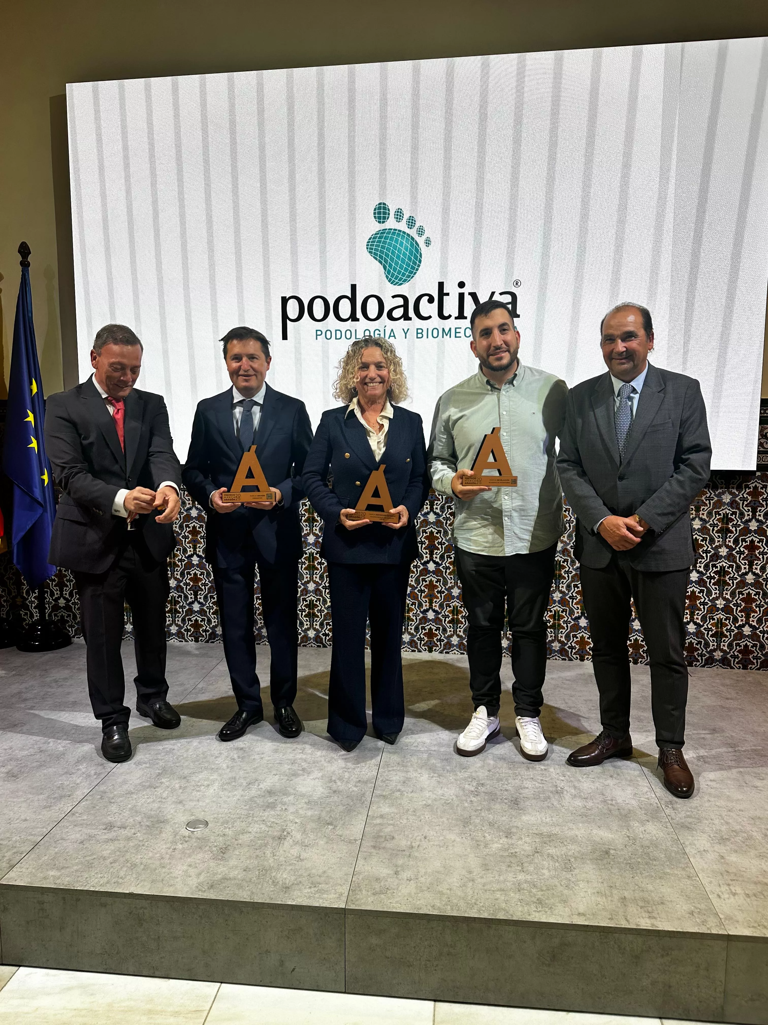 José Víctor Alfaro con el resto de los galardonados