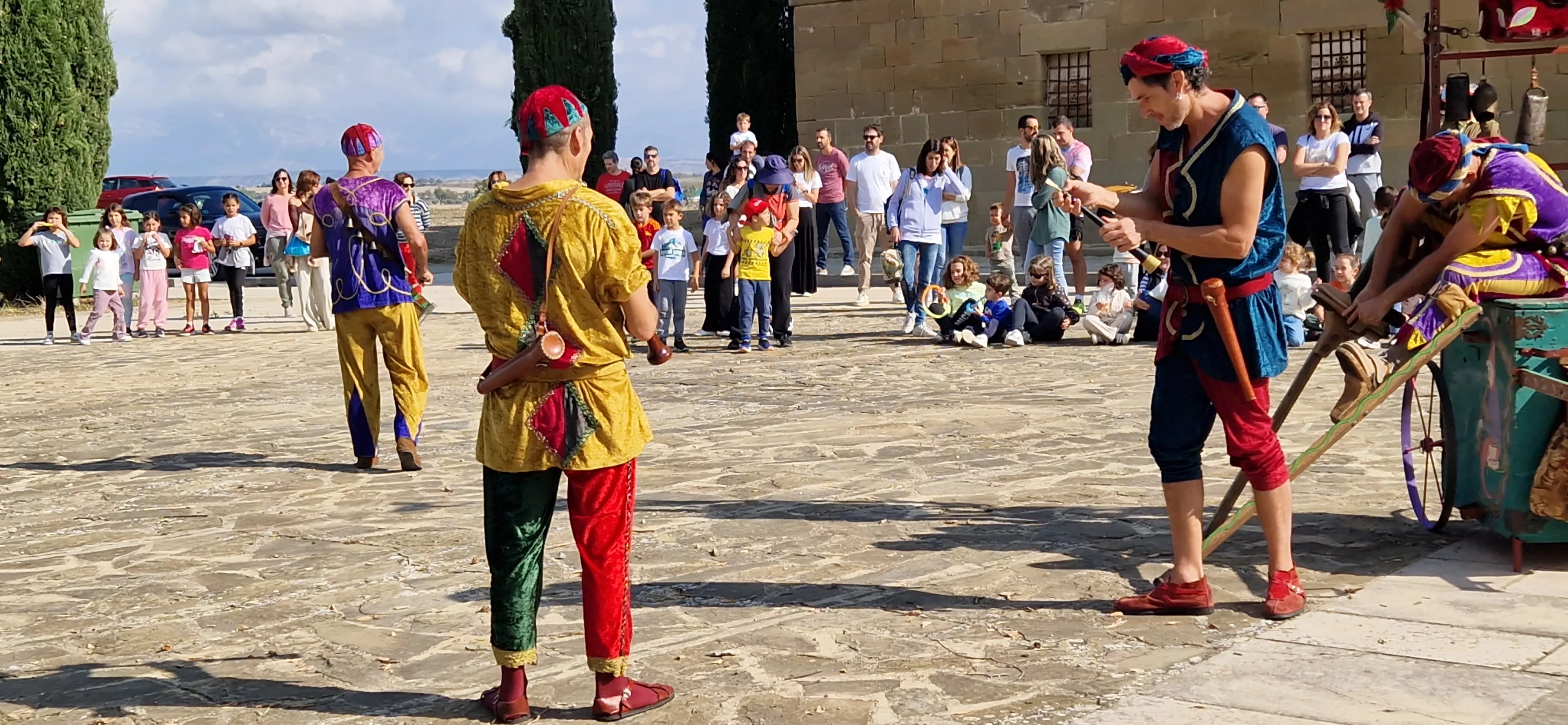 Festival Enclaves del Grial con los Titiriteros de Binéfar en la ermita de Loreto. Foto Myriam Martínez