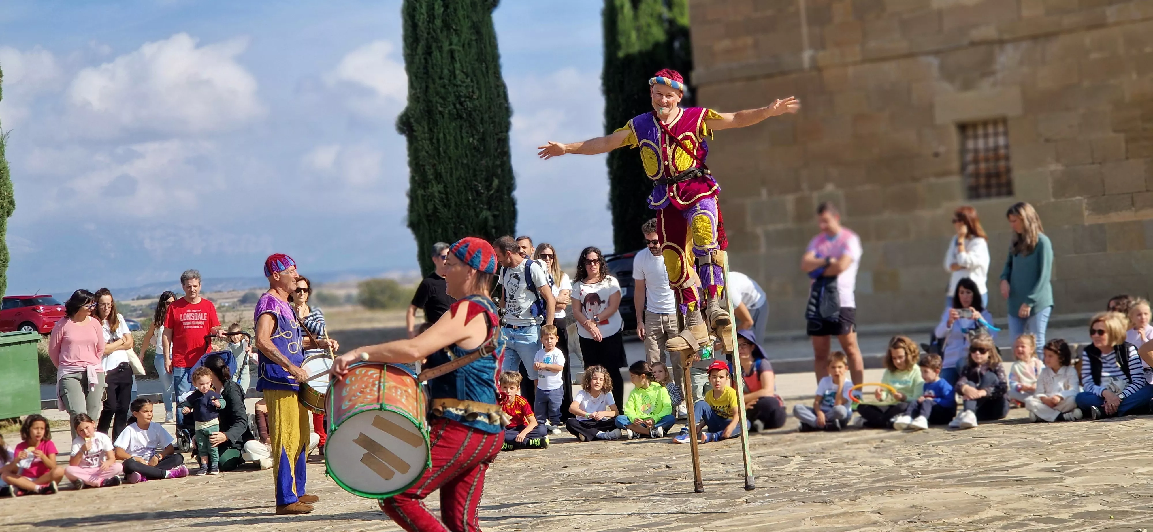 Festival Enclaves del Grial con los Titiriteros de Binéfar en la ermita de Loreto. Foto Myriam Martínez