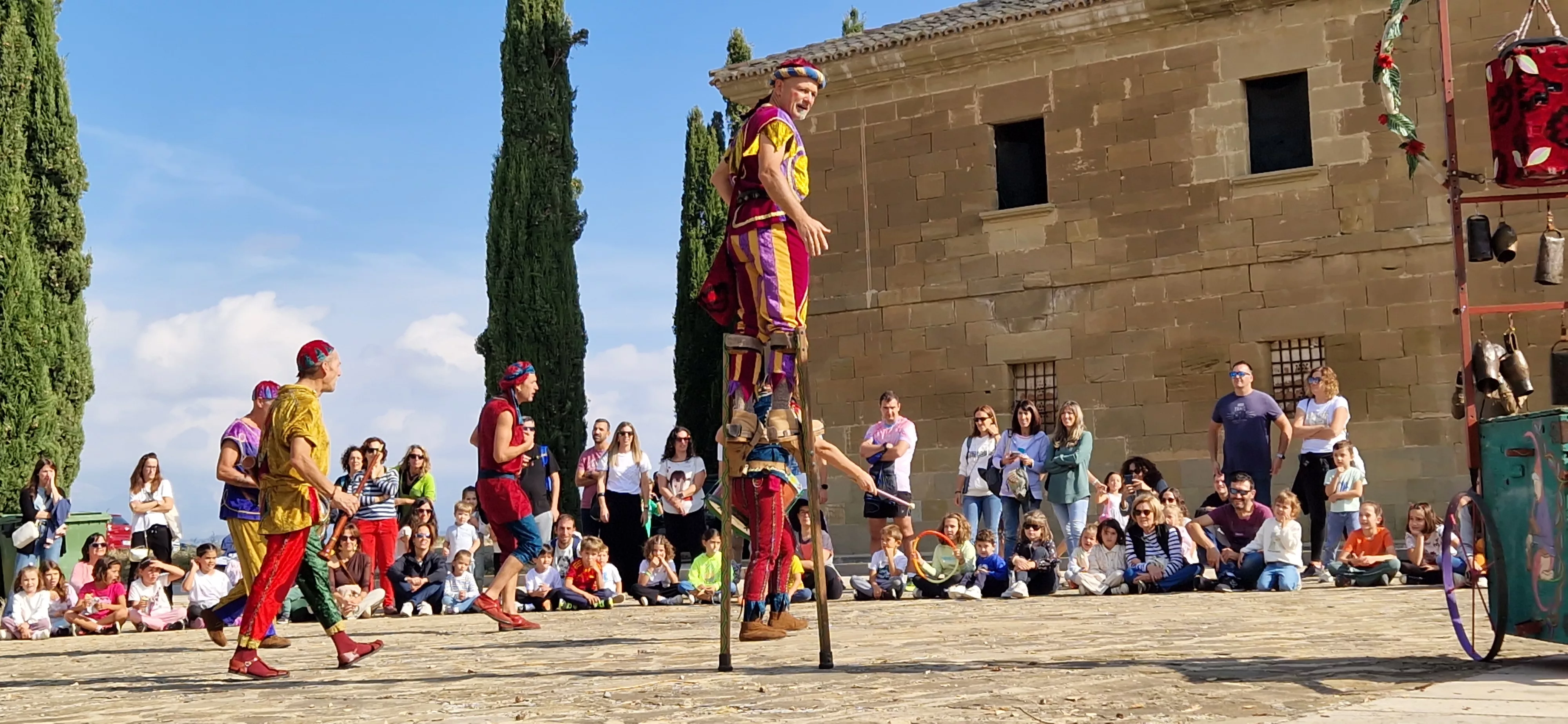 Festival Enclaves del Grial con los Titiriteros de Binéfar en la ermita de Loreto. Foto Myriam Martínez