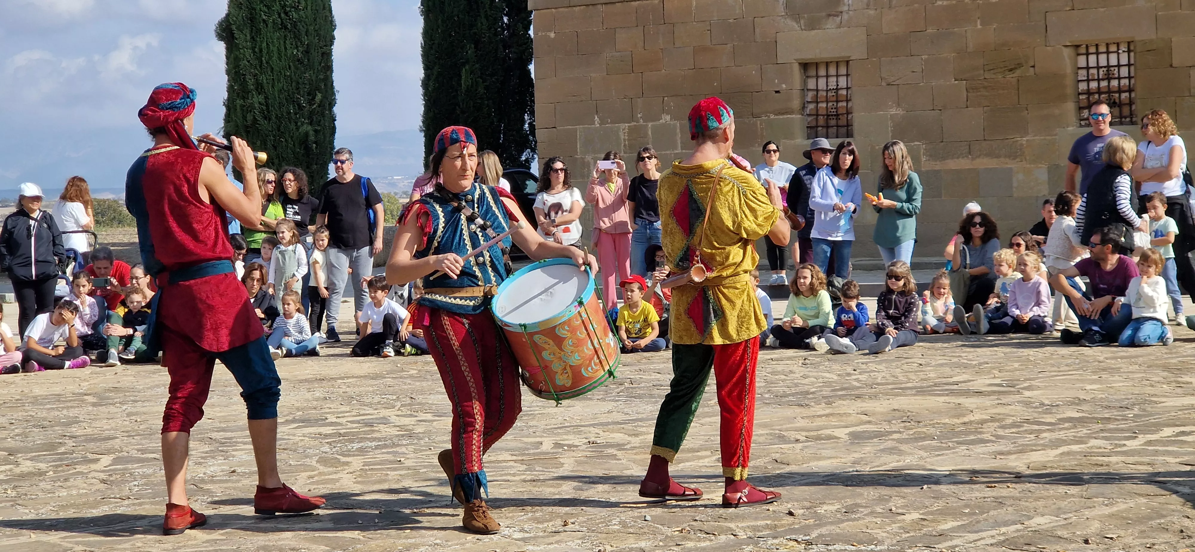 Festival Enclaves del Grial con los Titiriteros de Binéfar en la ermita de Loreto. Foto Myriam Martínez
