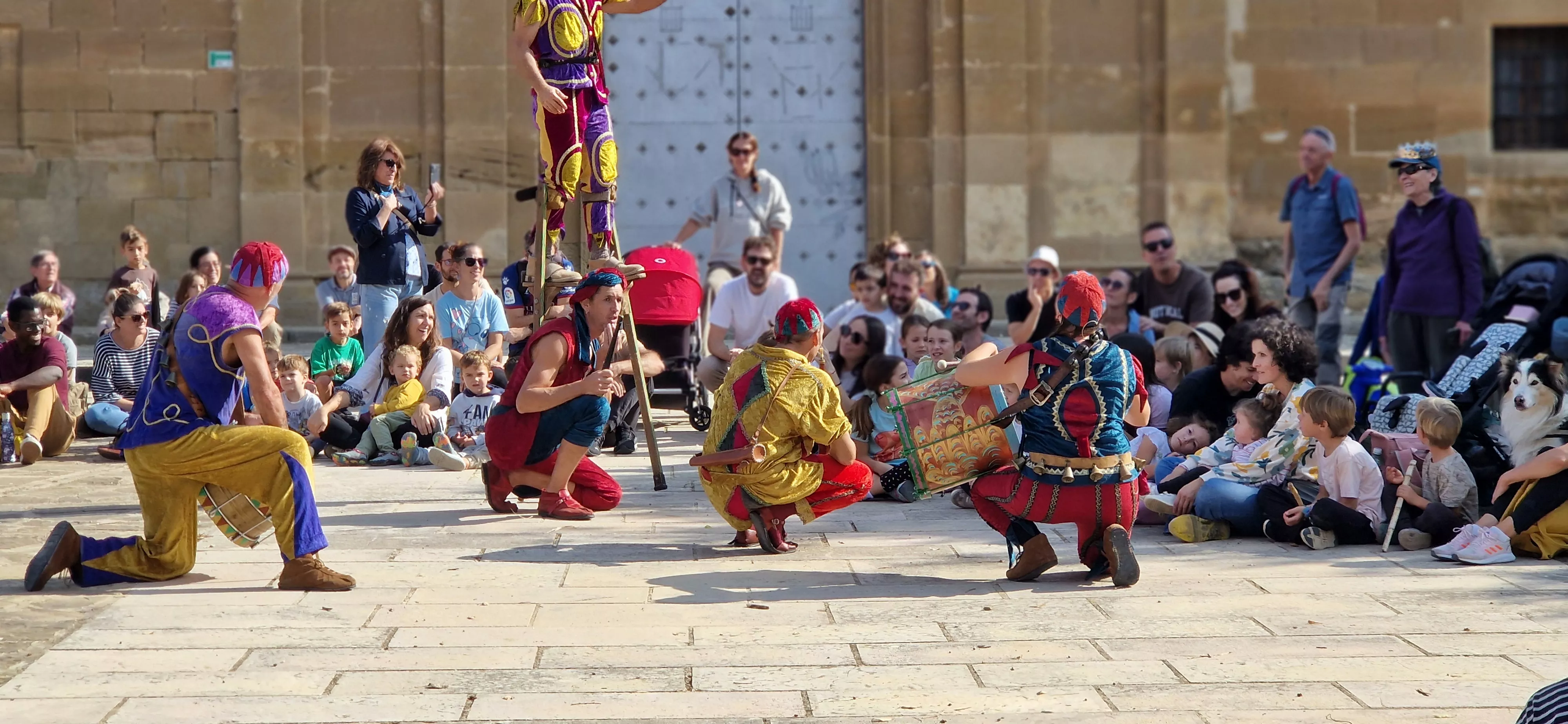 Festival Enclaves del Grial con los Titiriteros de Binéfar en la ermita de Loreto. Foto Myriam Martínez