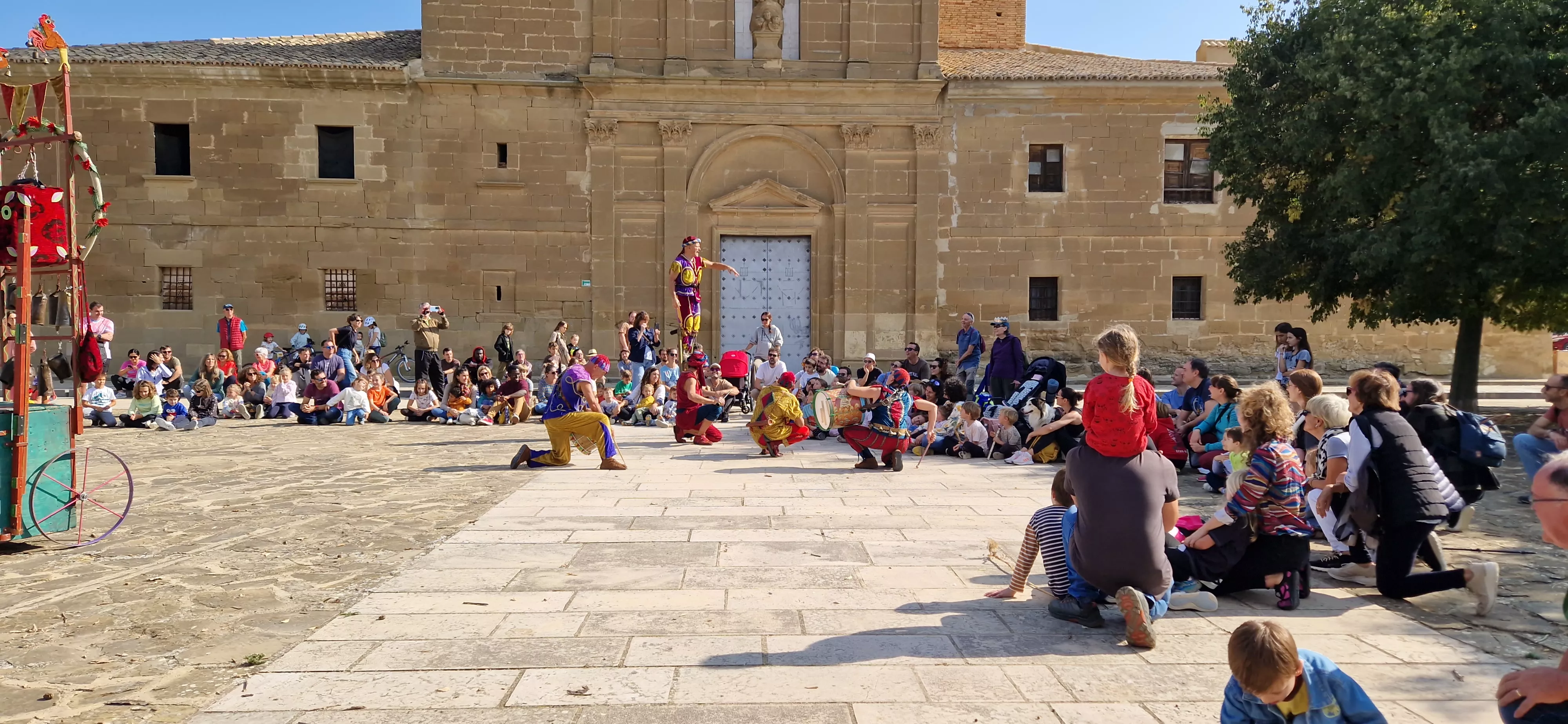 Festival Enclaves del Grial con los Titiriteros de Binéfar en la ermita de Loreto. Foto Myriam Martínez