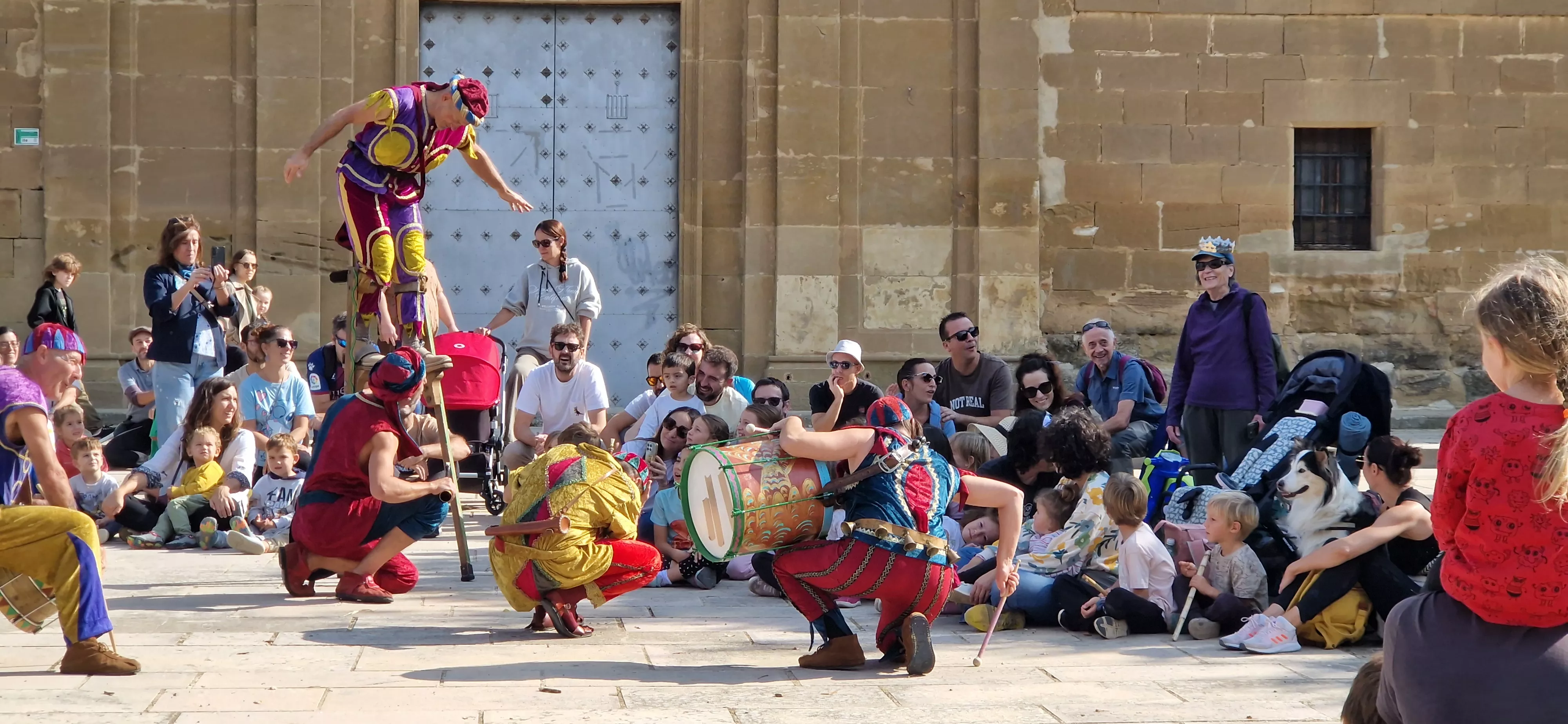 Festival Enclaves del Grial con los Titiriteros de Binéfar en la ermita de Loreto. Foto Myriam Martínez