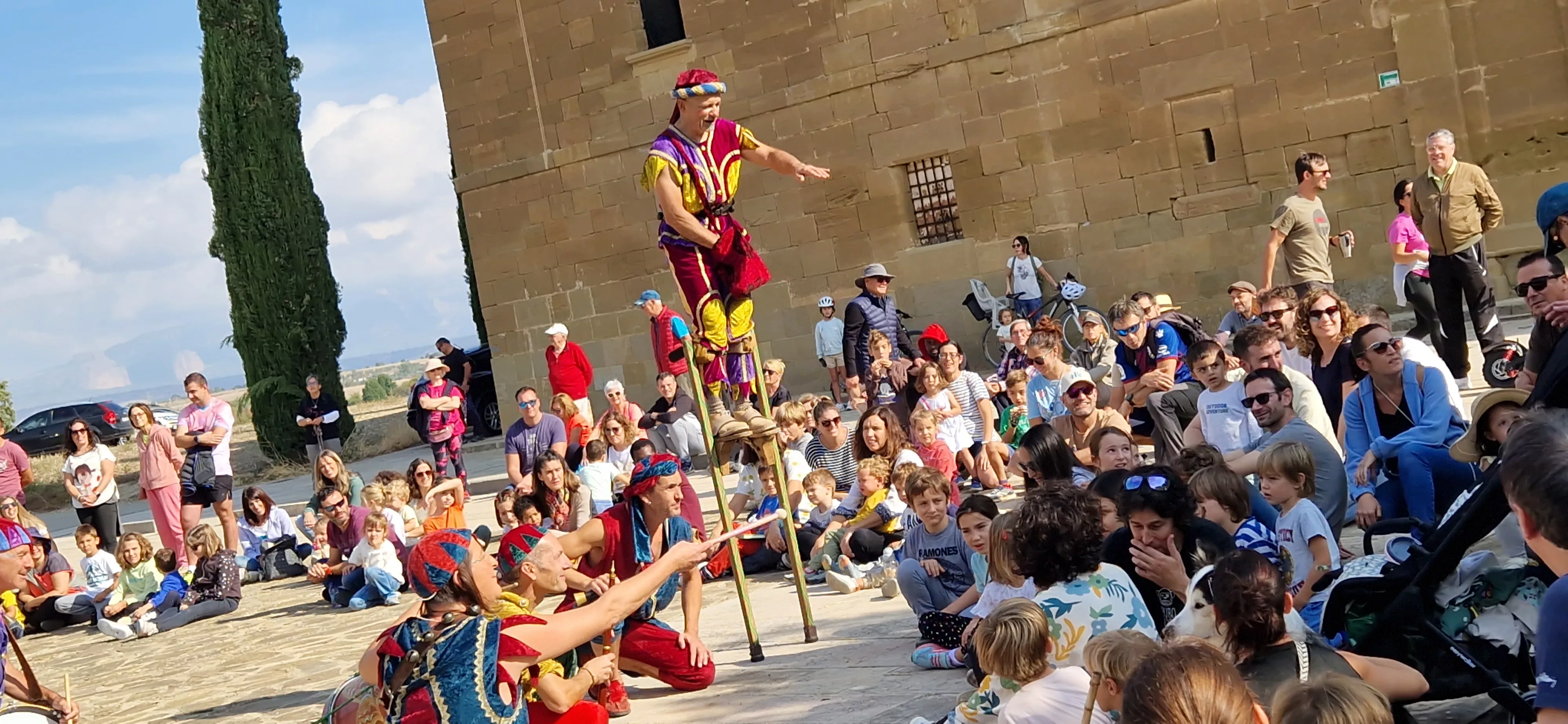 Festival Enclaves del Grial con los Titiriteros de Binéfar en la ermita de Loreto. Foto Myriam Martínez