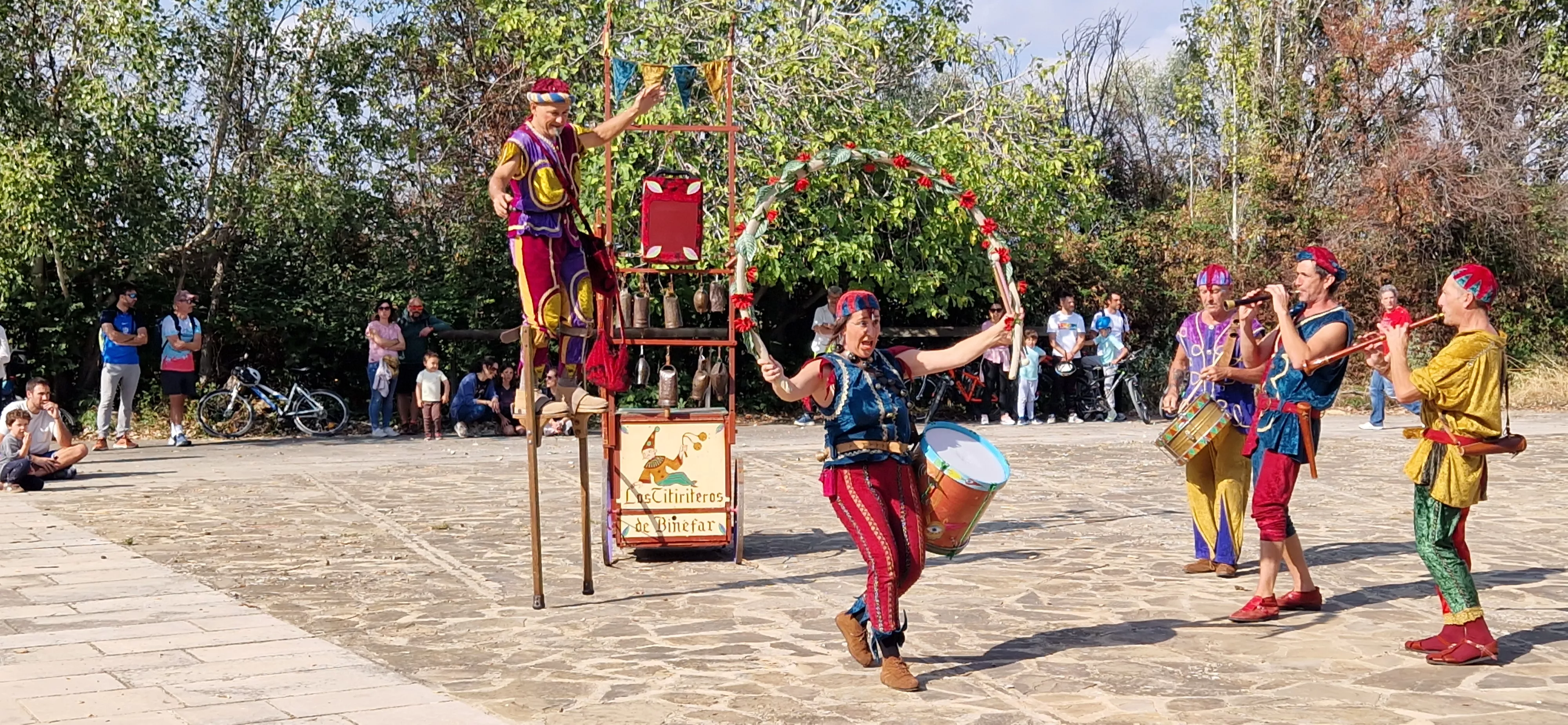Festival Enclaves del Grial con los Titiriteros de Binéfar en la ermita de Loreto. Foto Myriam Martínez