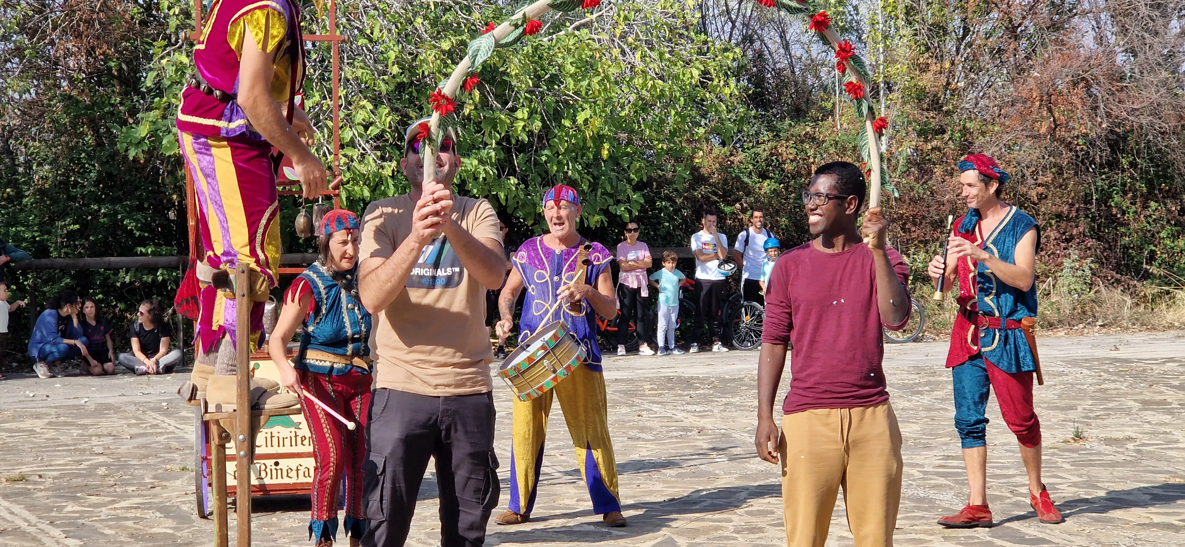 Festival Enclaves del Grial con los Titiriteros de Binéfar en la ermita de Loreto. Foto Myriam Martínez