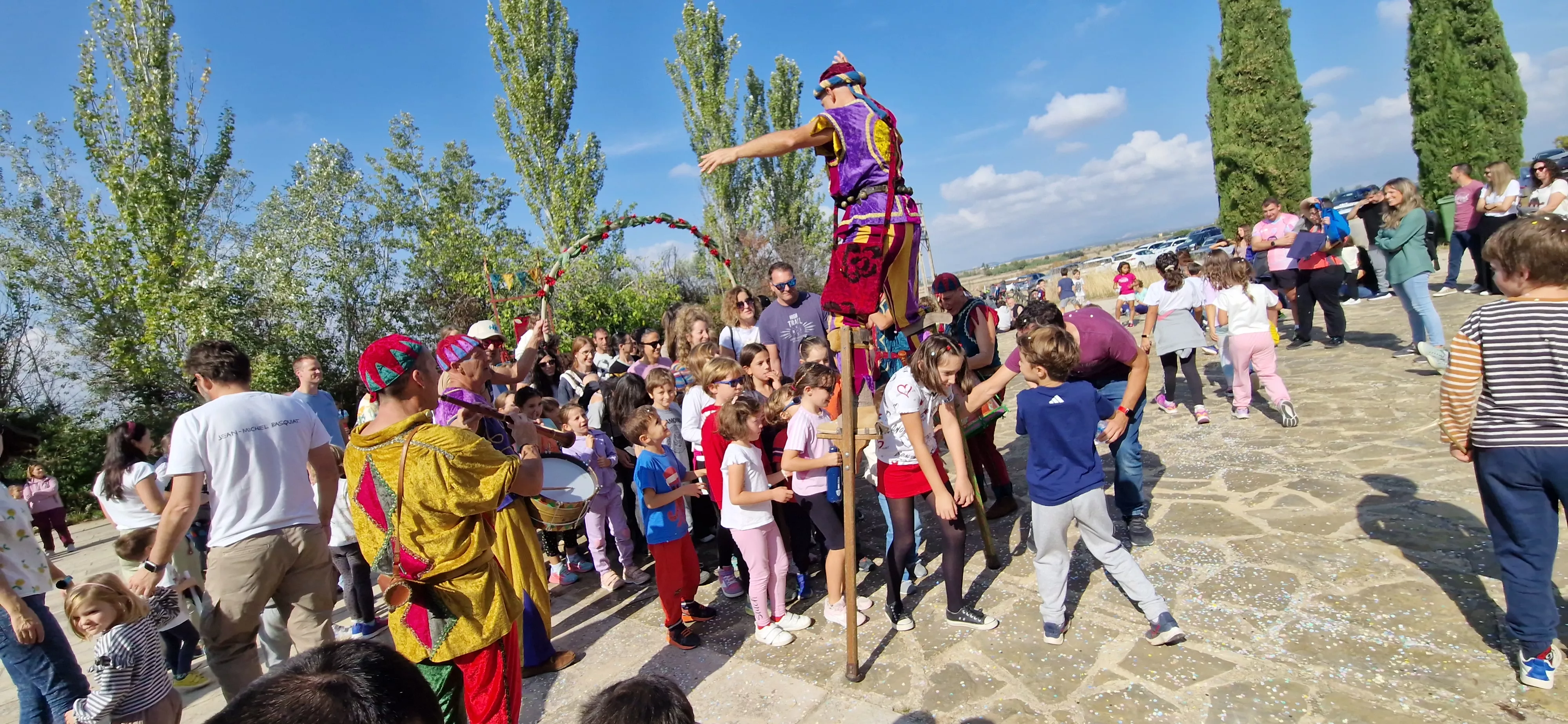 Festival Enclaves del Grial con los Titiriteros de Binéfar en la ermita de Loreto. Foto Myriam Martínez