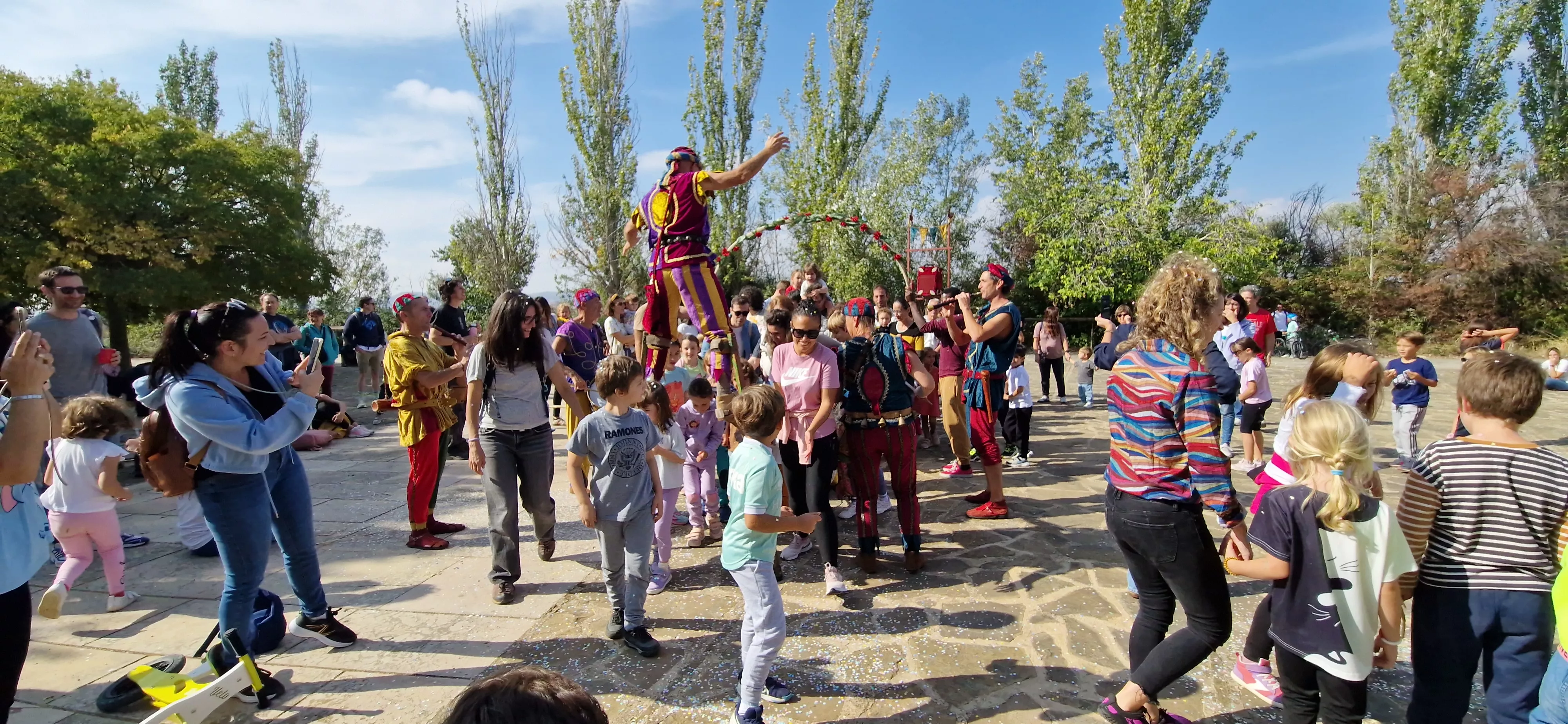 Festival Enclaves del Grial con los Titiriteros de Binéfar en la ermita de Loreto. Foto Myriam Martínez