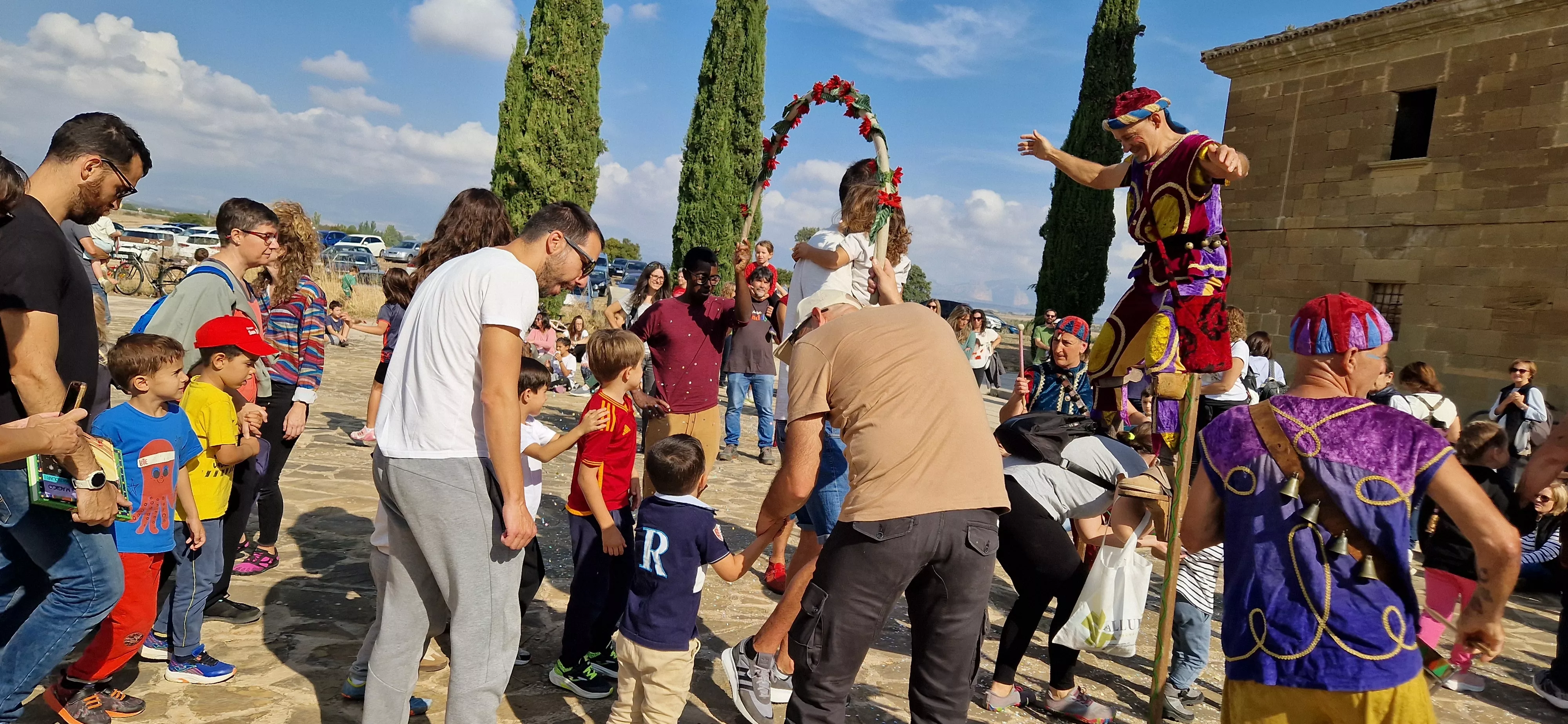 Festival Enclaves del Grial con los Titiriteros de Binéfar en la ermita de Loreto. Foto Myriam Martínez