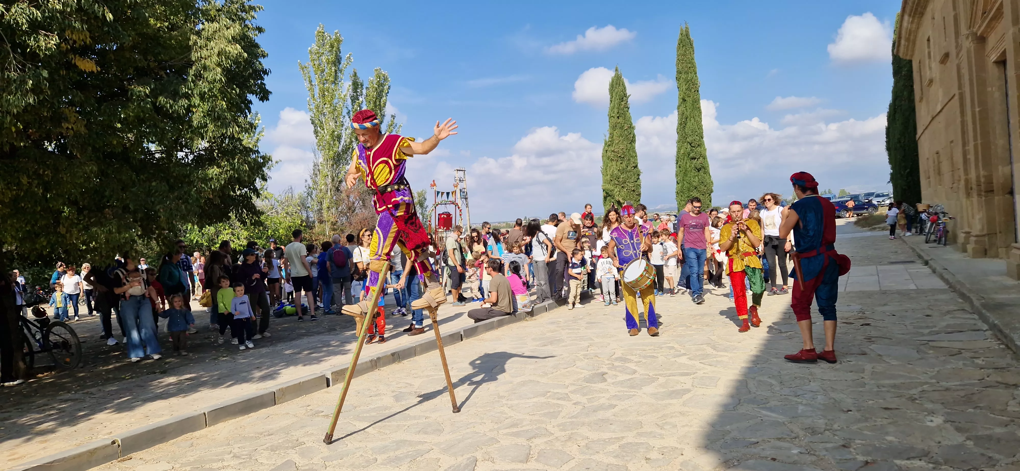 Festival Enclaves del Grial con los Titiriteros de Binéfar en la ermita de Loreto. Foto Myriam Martínez