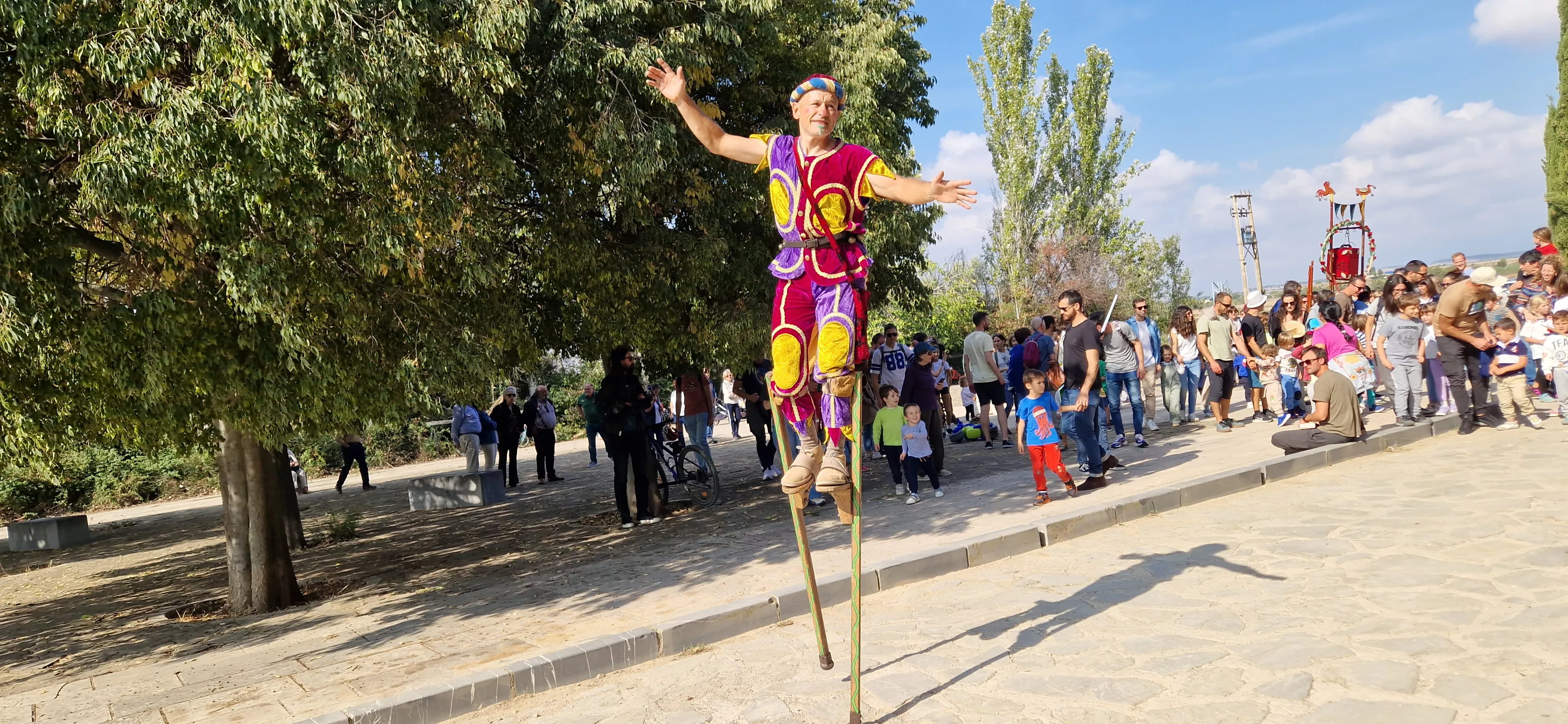 Festival Enclaves del Grial con los Titiriteros de Binéfar en la ermita de Loreto. Foto Myriam Martínez