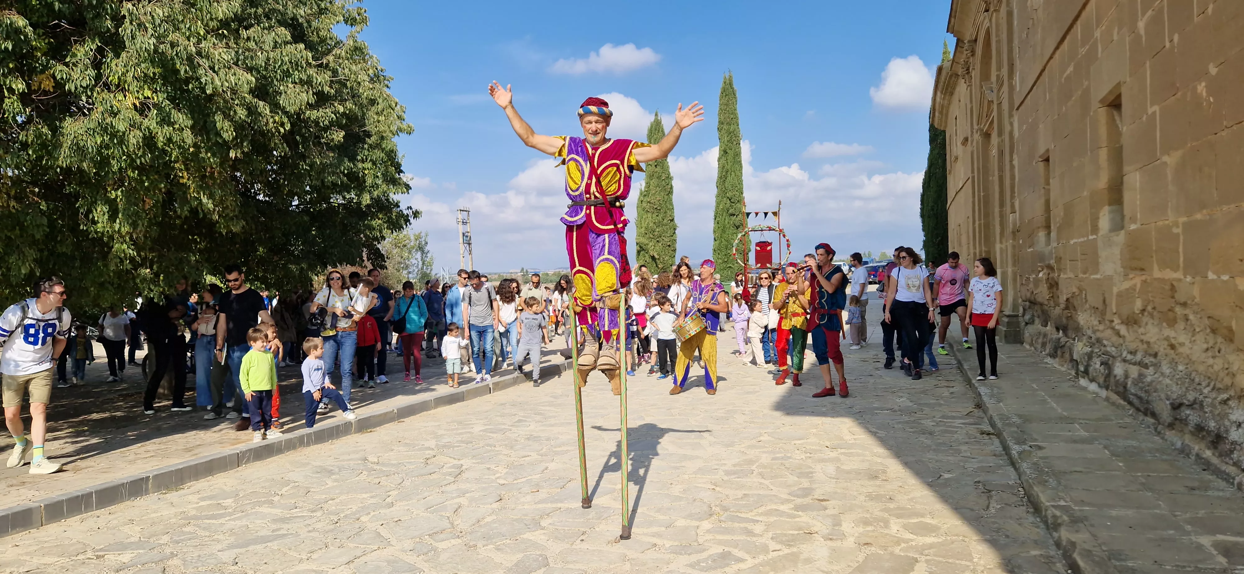 Festival Enclaves del Grial con los Titiriteros de Binéfar en la ermita de Loreto. Foto Myriam Martínez