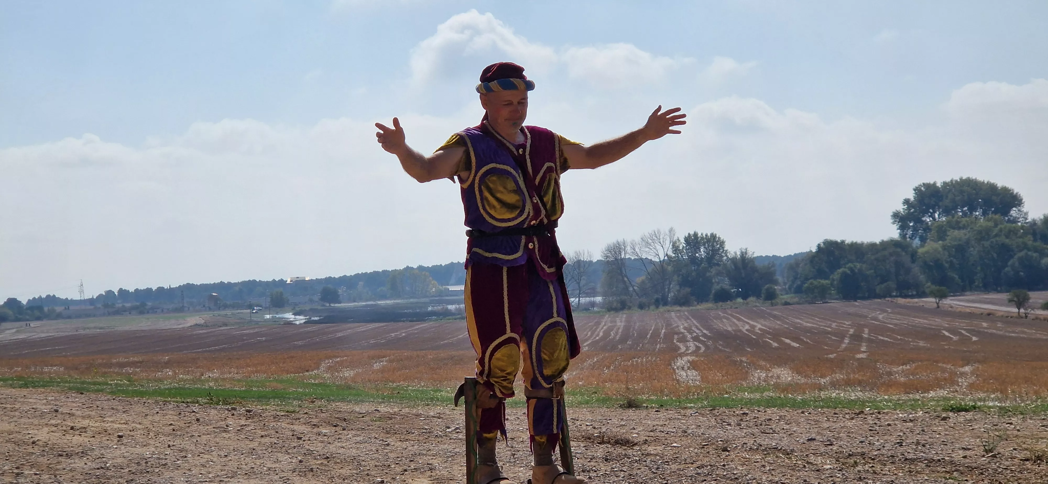 Festival Enclaves del Grial con los Titiriteros de Binéfar en la ermita de Loreto. Foto Myriam Martínez