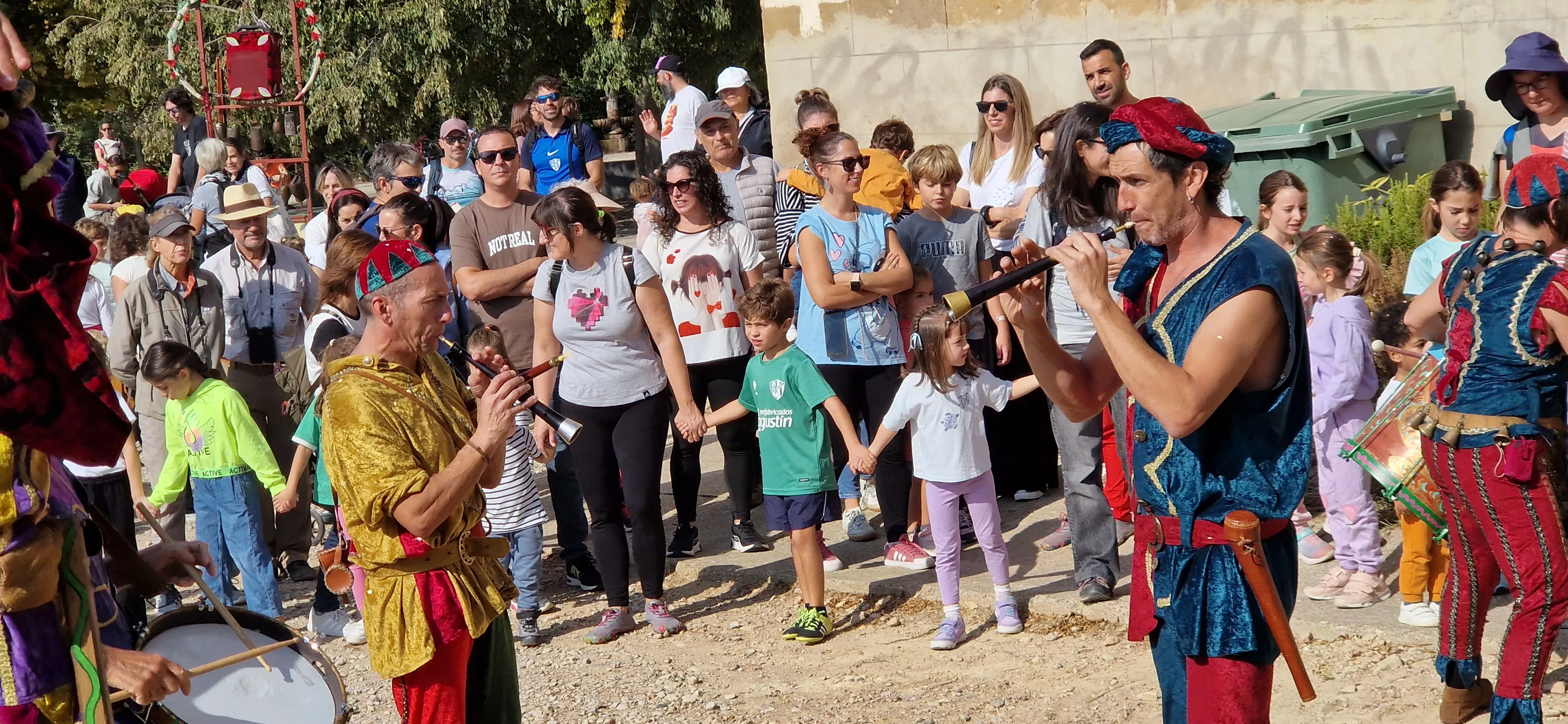 Festival Enclaves del Grial con los Titiriteros de Binéfar en la ermita de Loreto. Foto Myriam Martínez