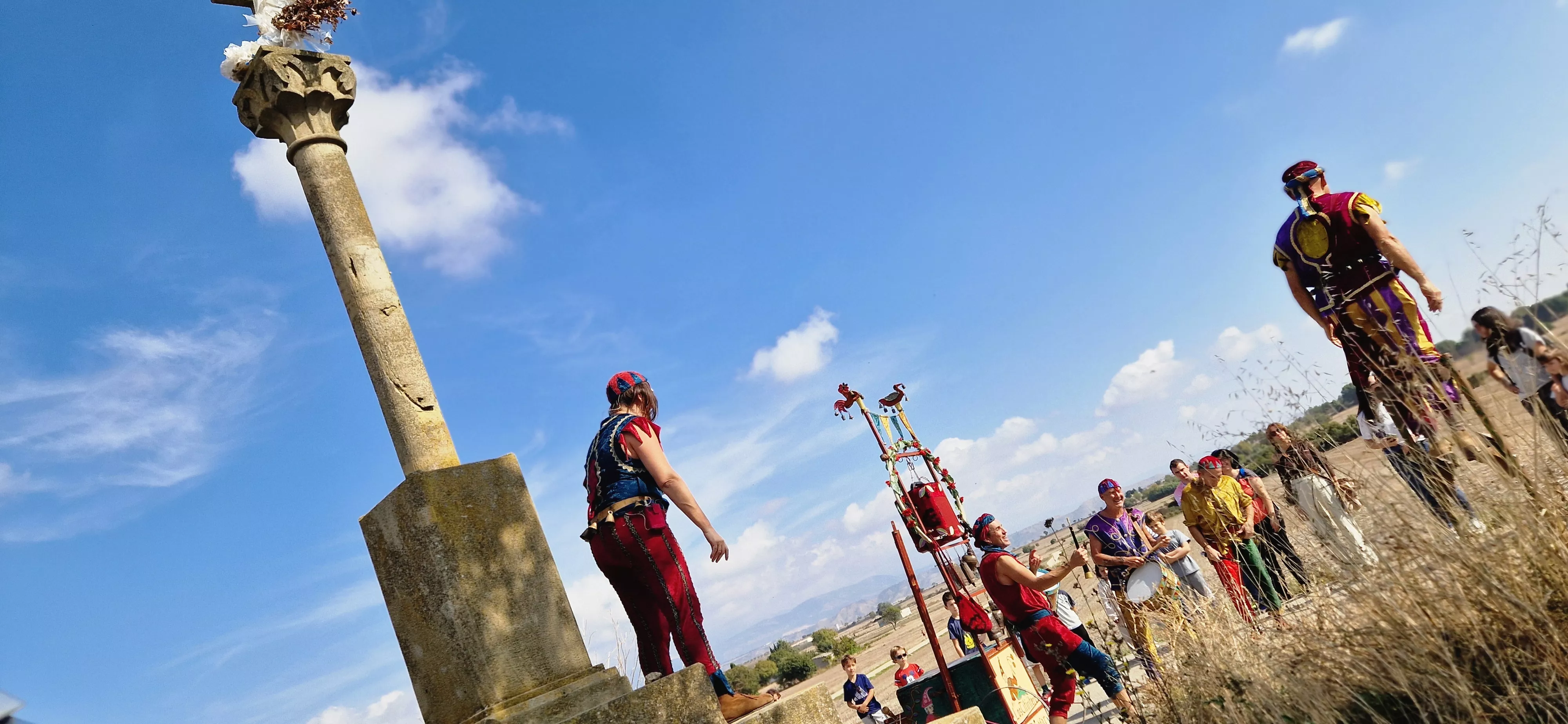 Festival Enclaves del Grial con los Titiriteros de Binéfar en la ermita de Loreto. Foto Myriam Martínez