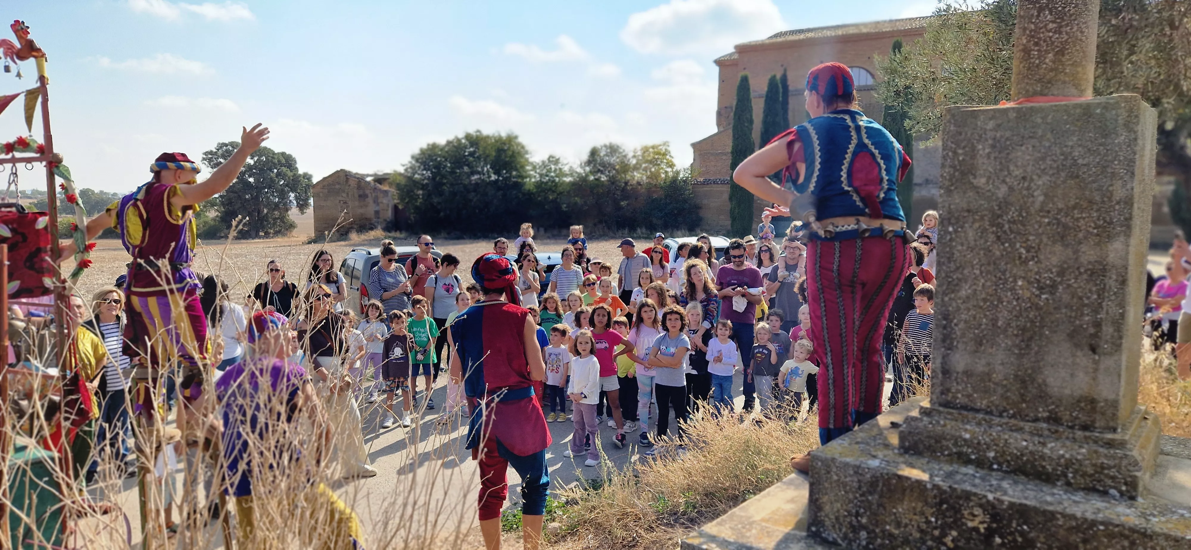 Festival Enclaves del Grial con los Titiriteros de Binéfar en la ermita de Loreto. Foto Myriam Martínez