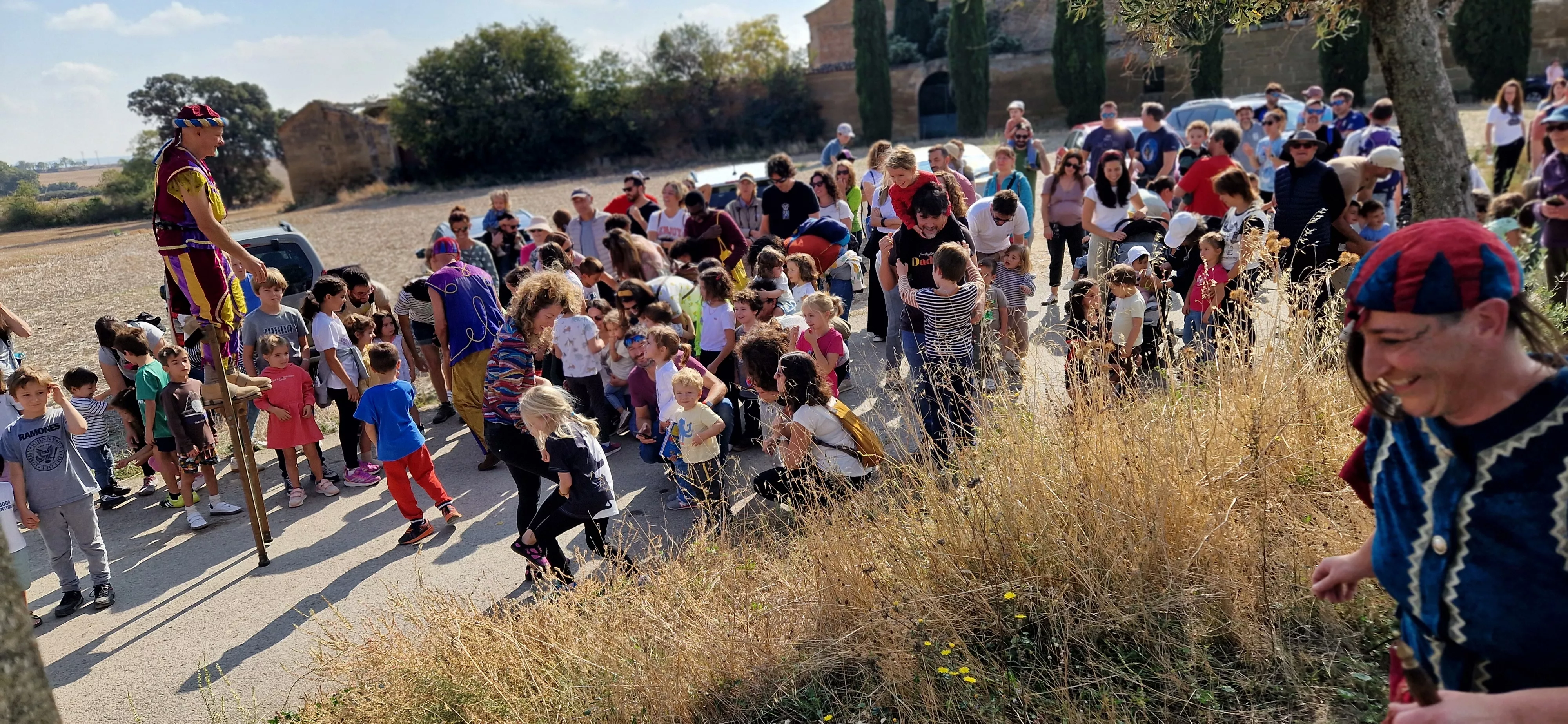 Festival Enclaves del Grial con los Titiriteros de Binéfar en la ermita de Loreto. Foto Myriam Martínez