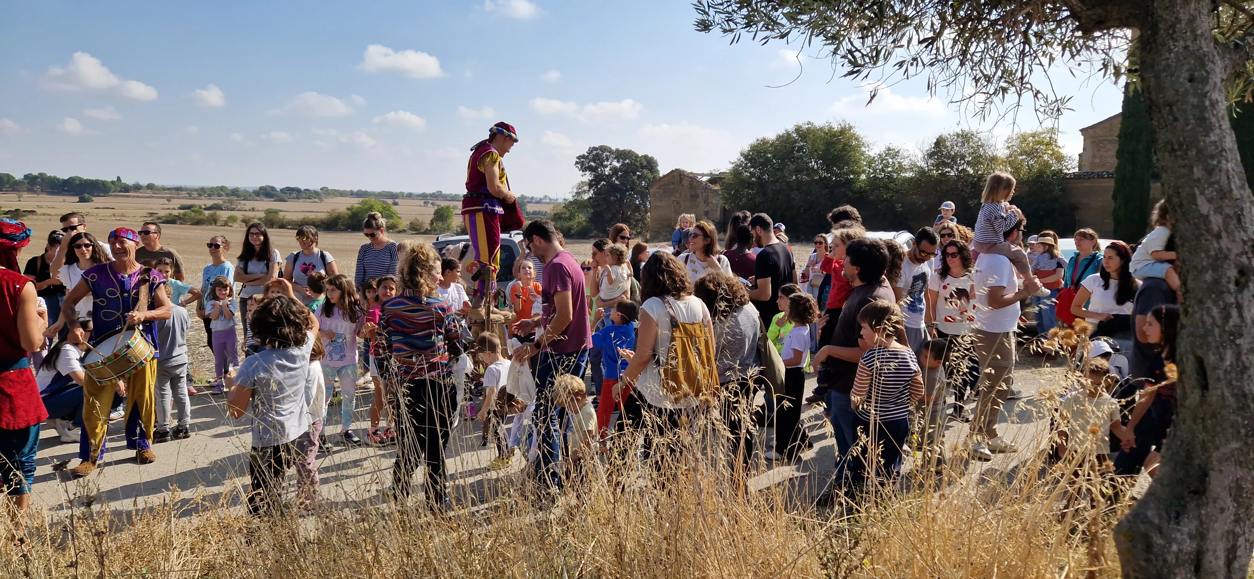 Festival Enclaves del Grial con los Titiriteros de Binéfar en la ermita de Loreto. Foto Myriam Martínez