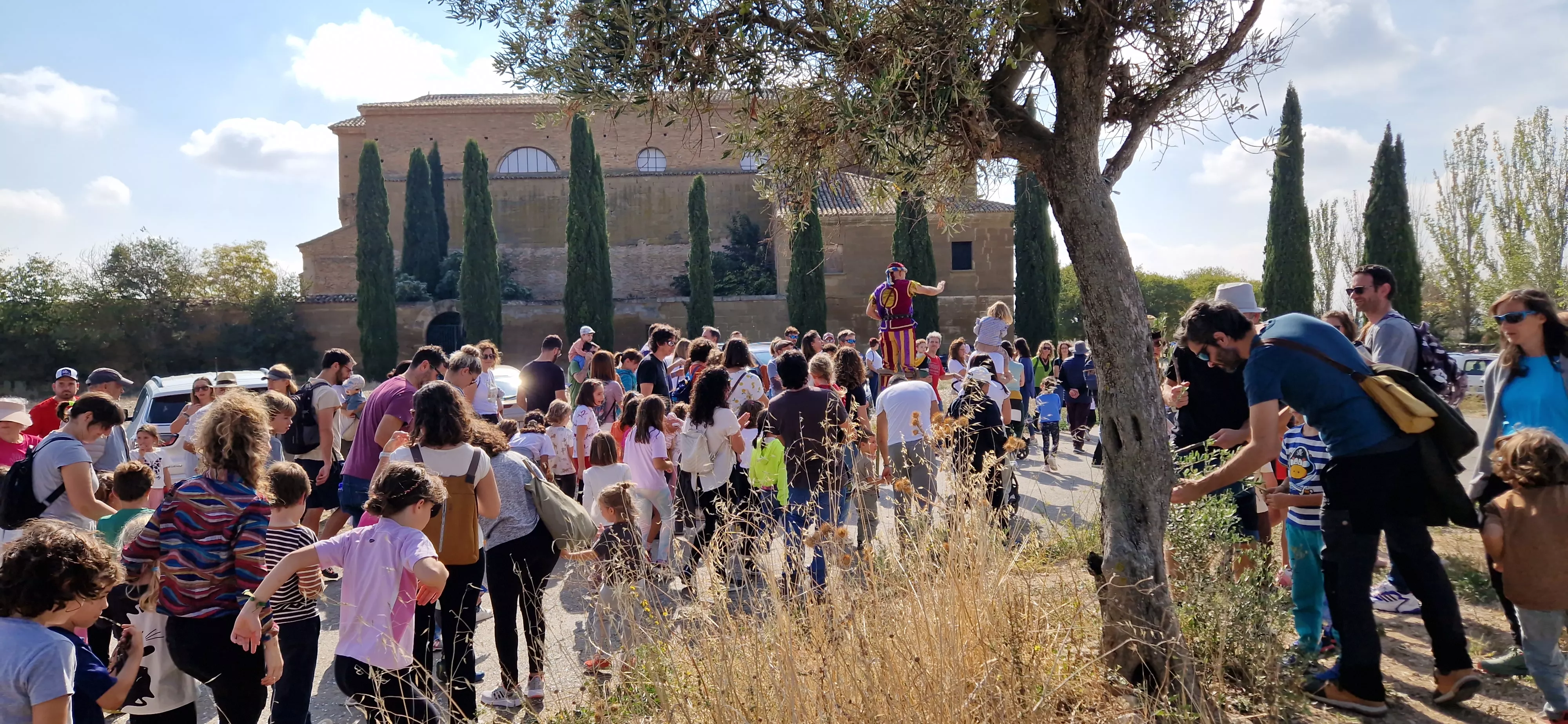 Festival Enclaves del Grial con los Titiriteros de Binéfar en la ermita de Loreto. Foto Myriam Martínez