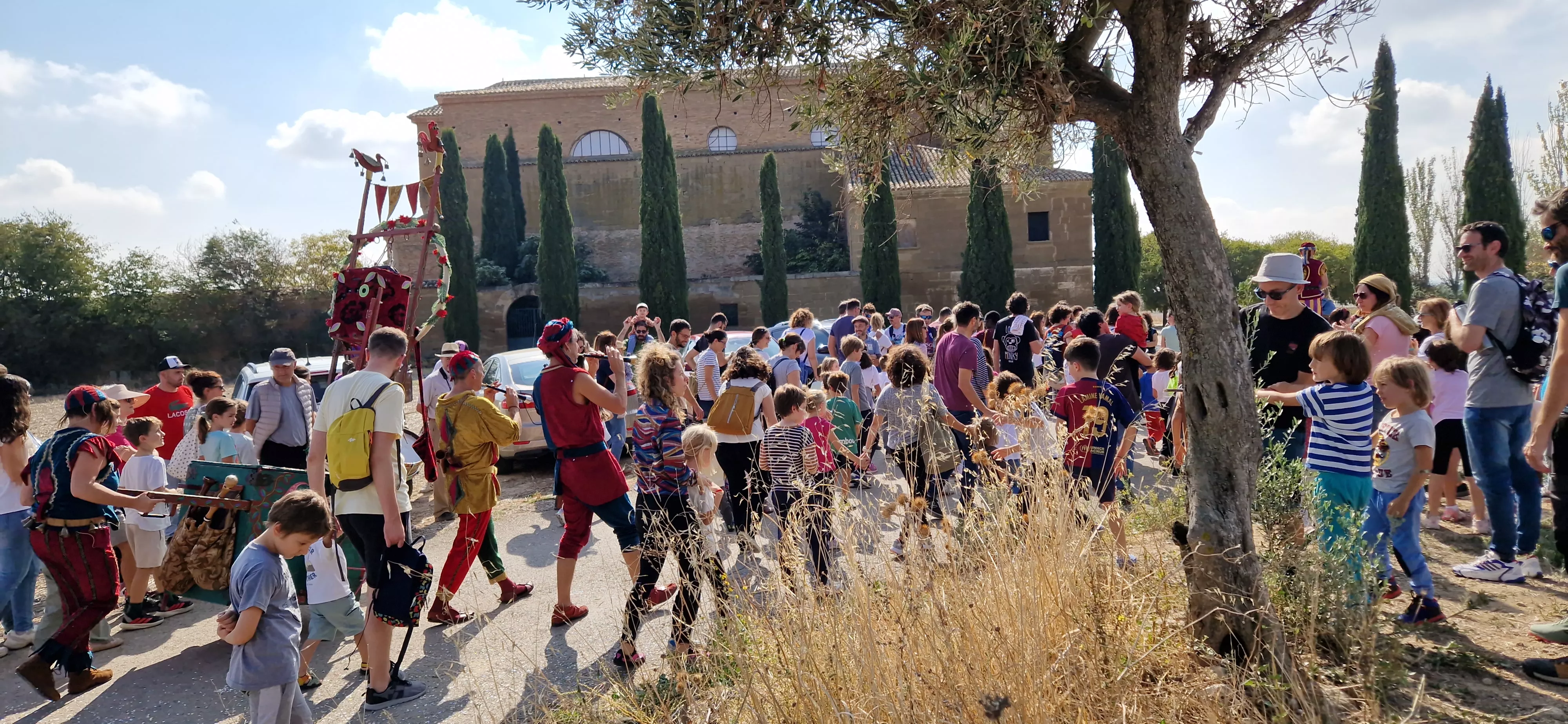 Festival Enclaves del Grial con los Titiriteros de Binéfar en la ermita de Loreto. Foto Myriam Martínez