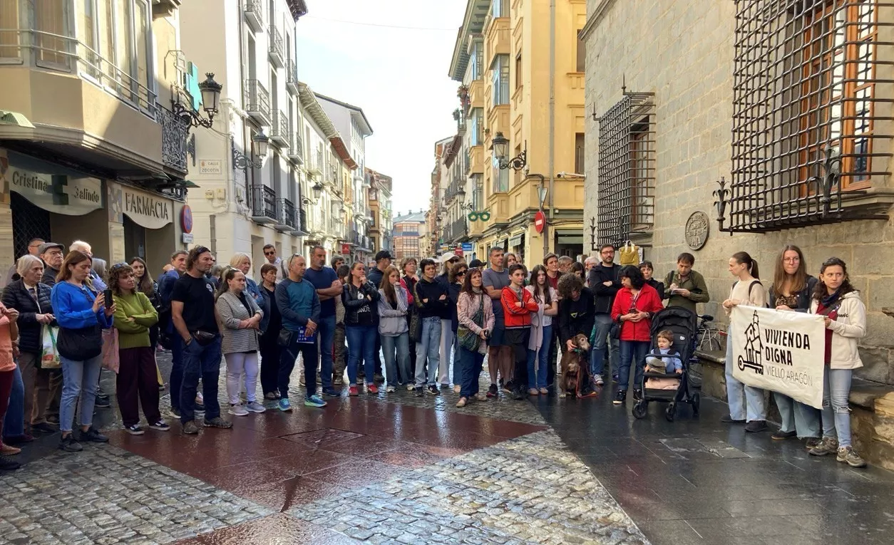 Vecinos de Jaca se movilizan para evitar el cierre del supermercado Santa Orosia.
