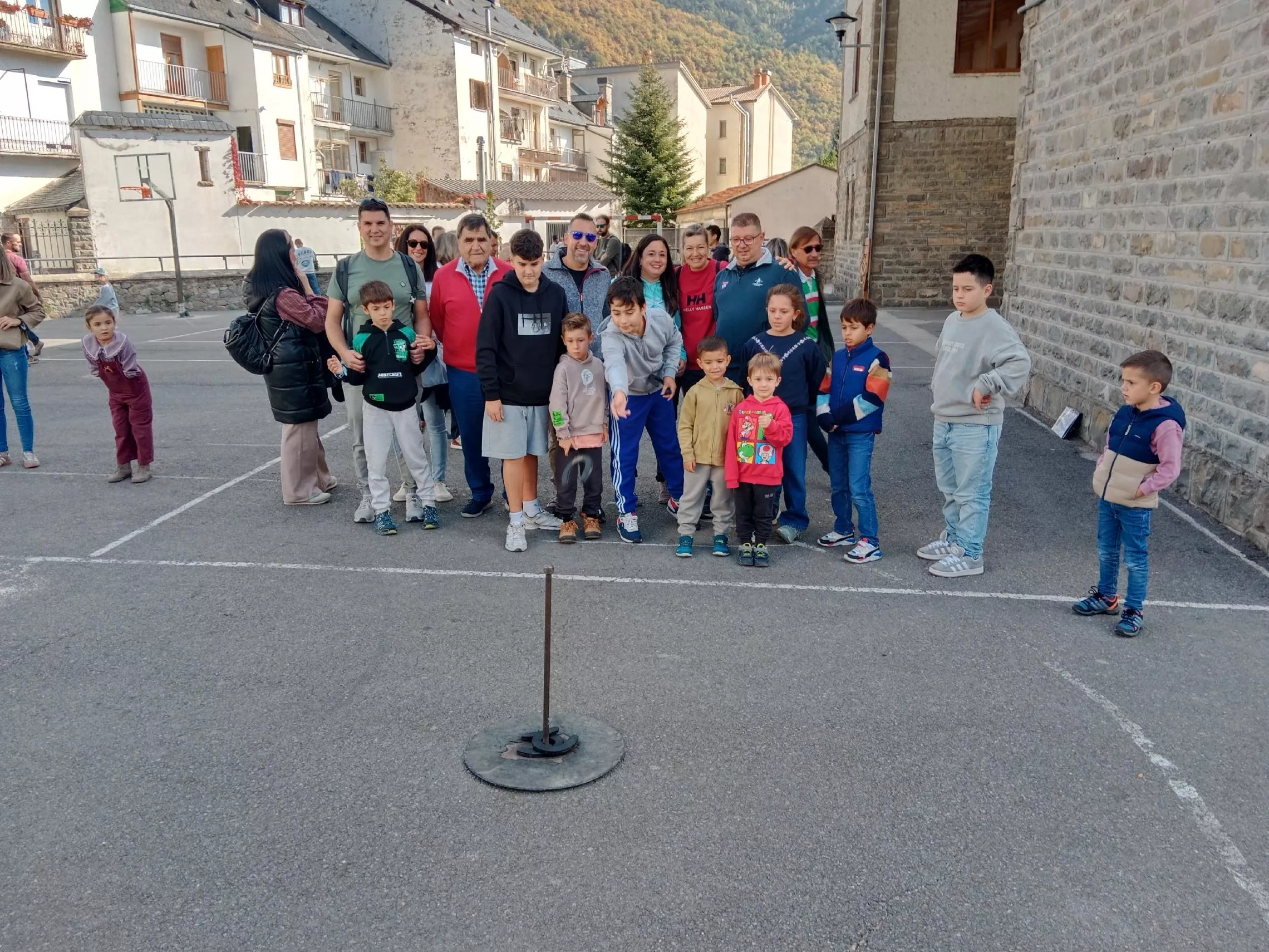 Juegos en la feria de Otoño de Biescas. Juegos en la feria de Otoño de Biescas.
