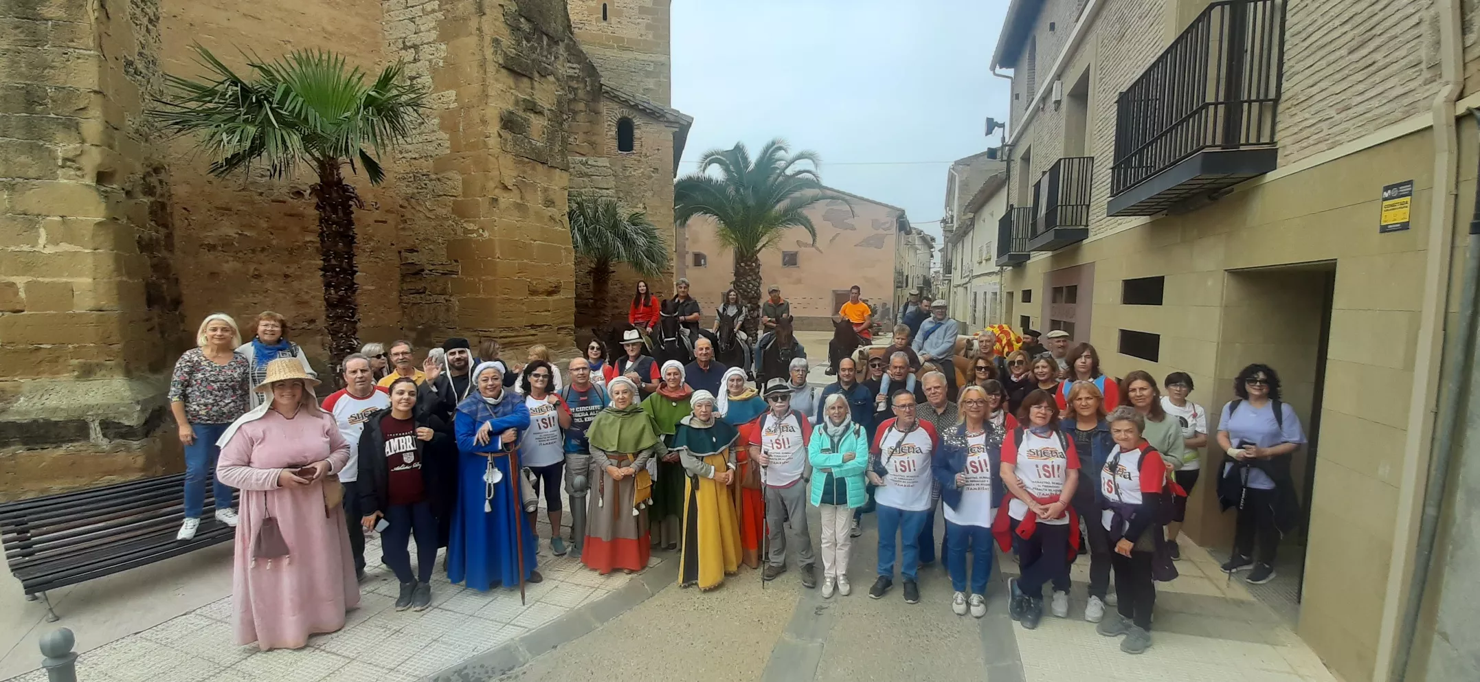 La romería “Sijena Viva” reclama el regreso de la vida monástica al monasterio. La romería “Sijena Viva” reclama el regreso de la vida monástica al monasterio.