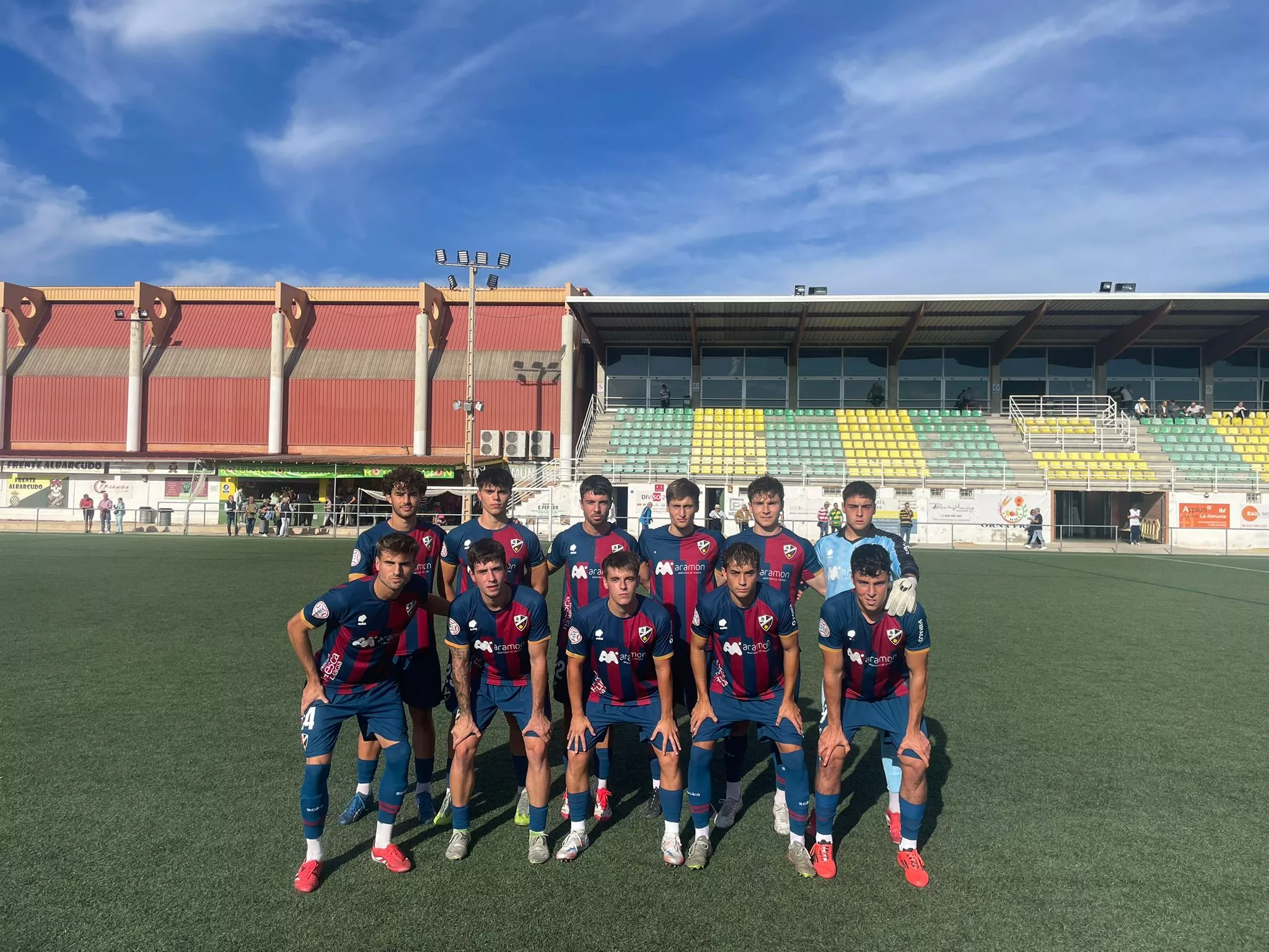 Once del Huesca B en La Almunia.