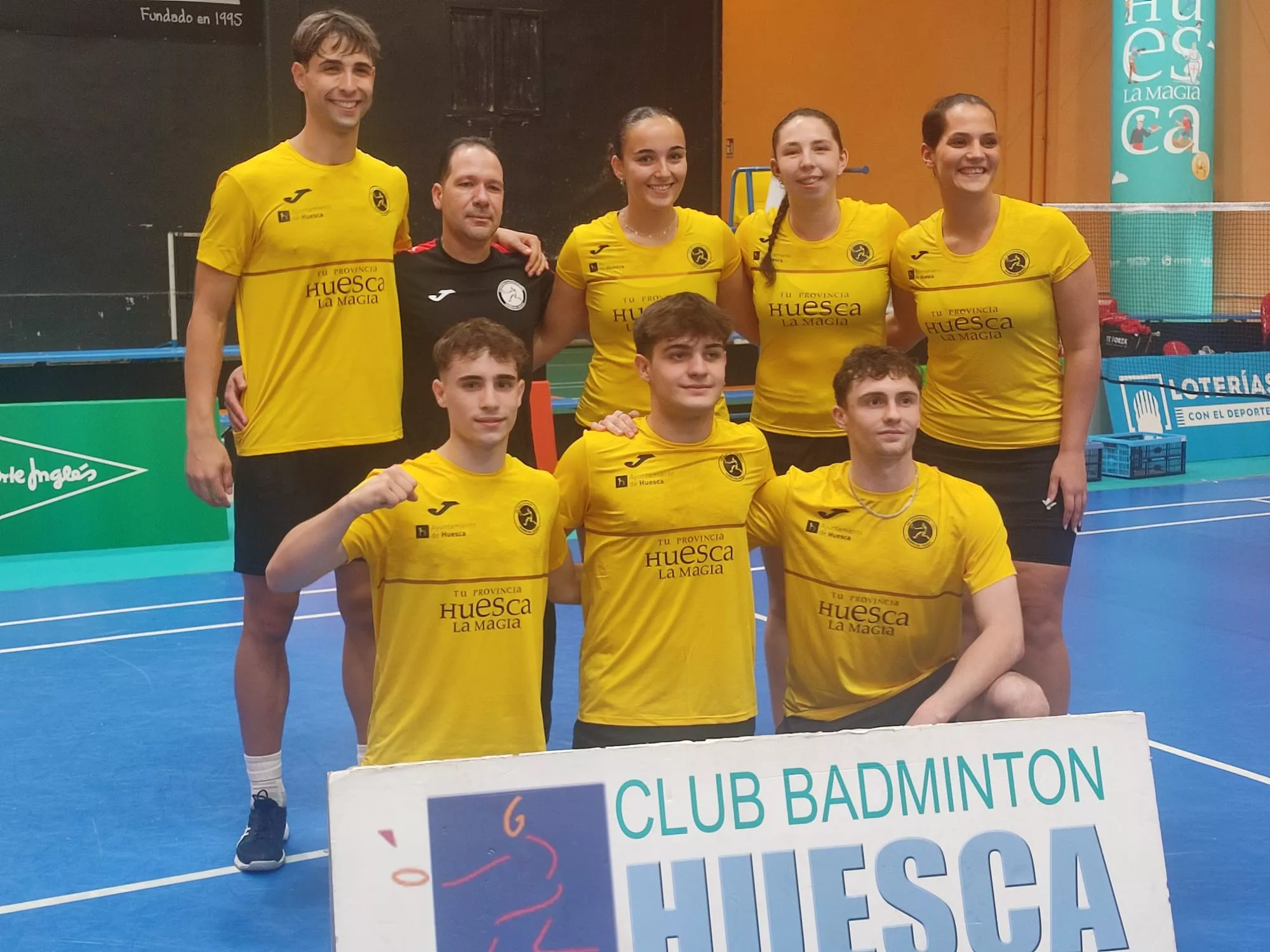 Formación del Huesca La Magia ante el Ravachol.