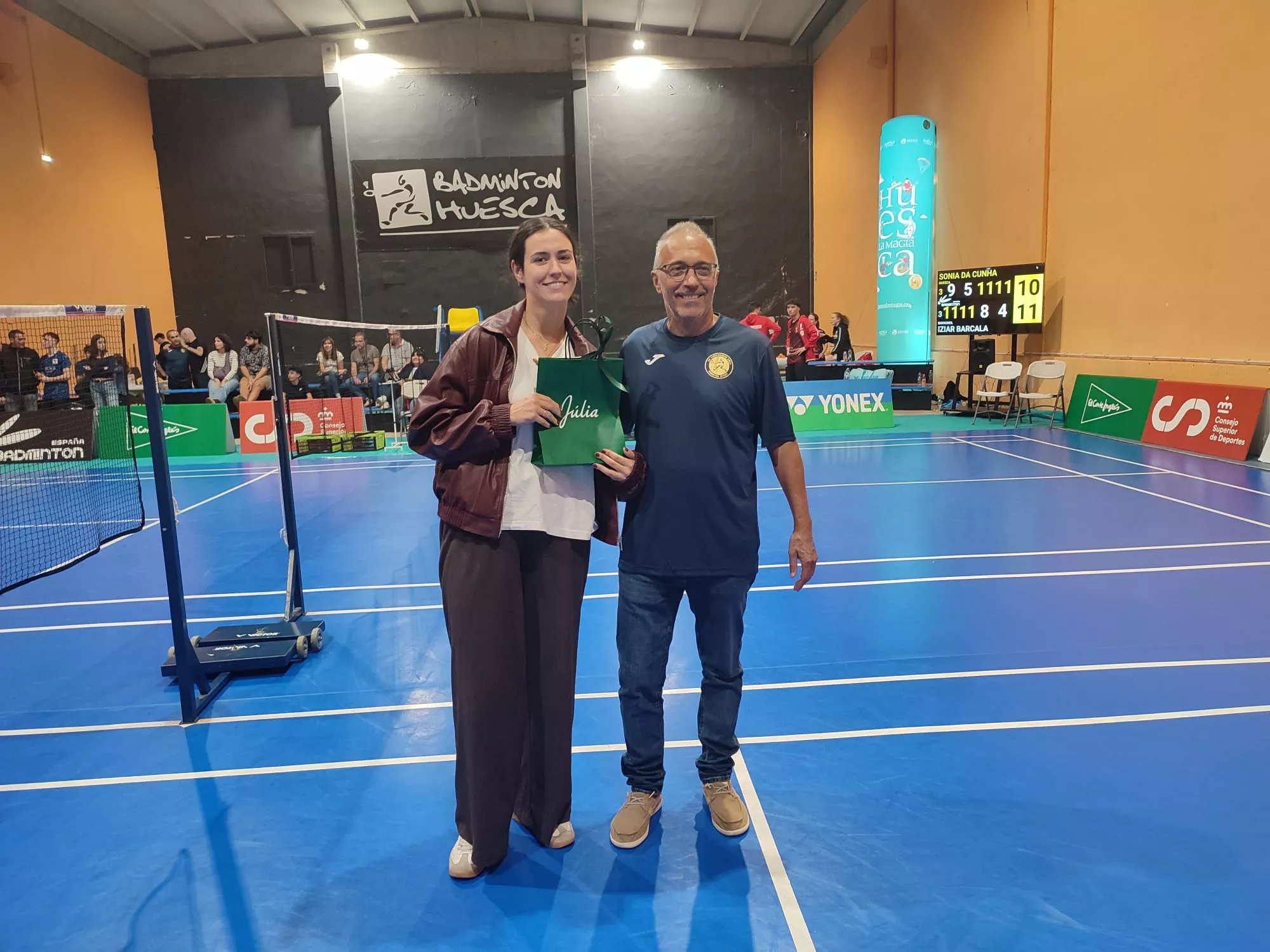 Partido Bádminton Huesca La Magia-Ravachol. Sorteo de regalos.