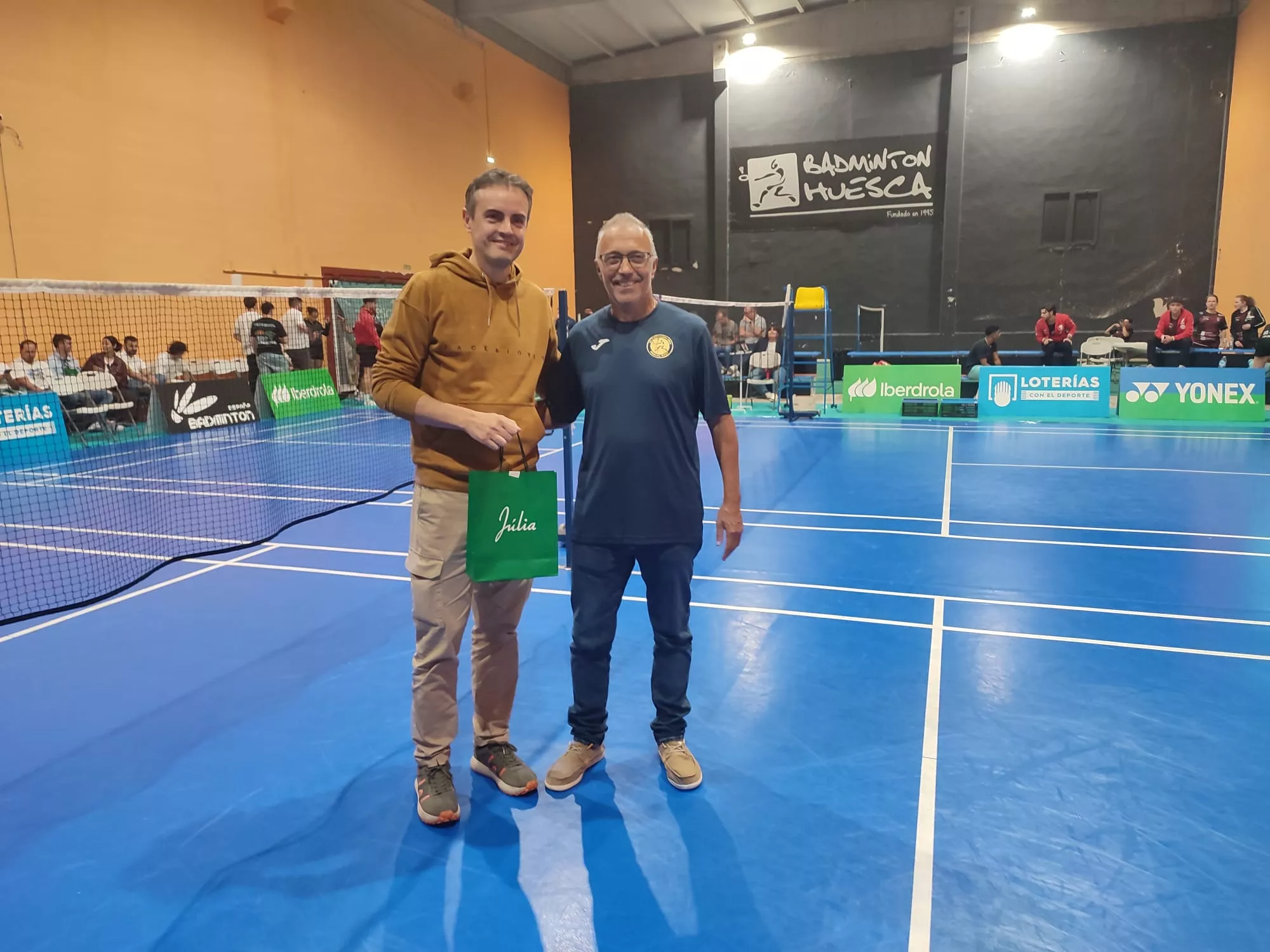 Partido Bádminton Huesca La Magia-Ravachol. Sorteo de regalos.