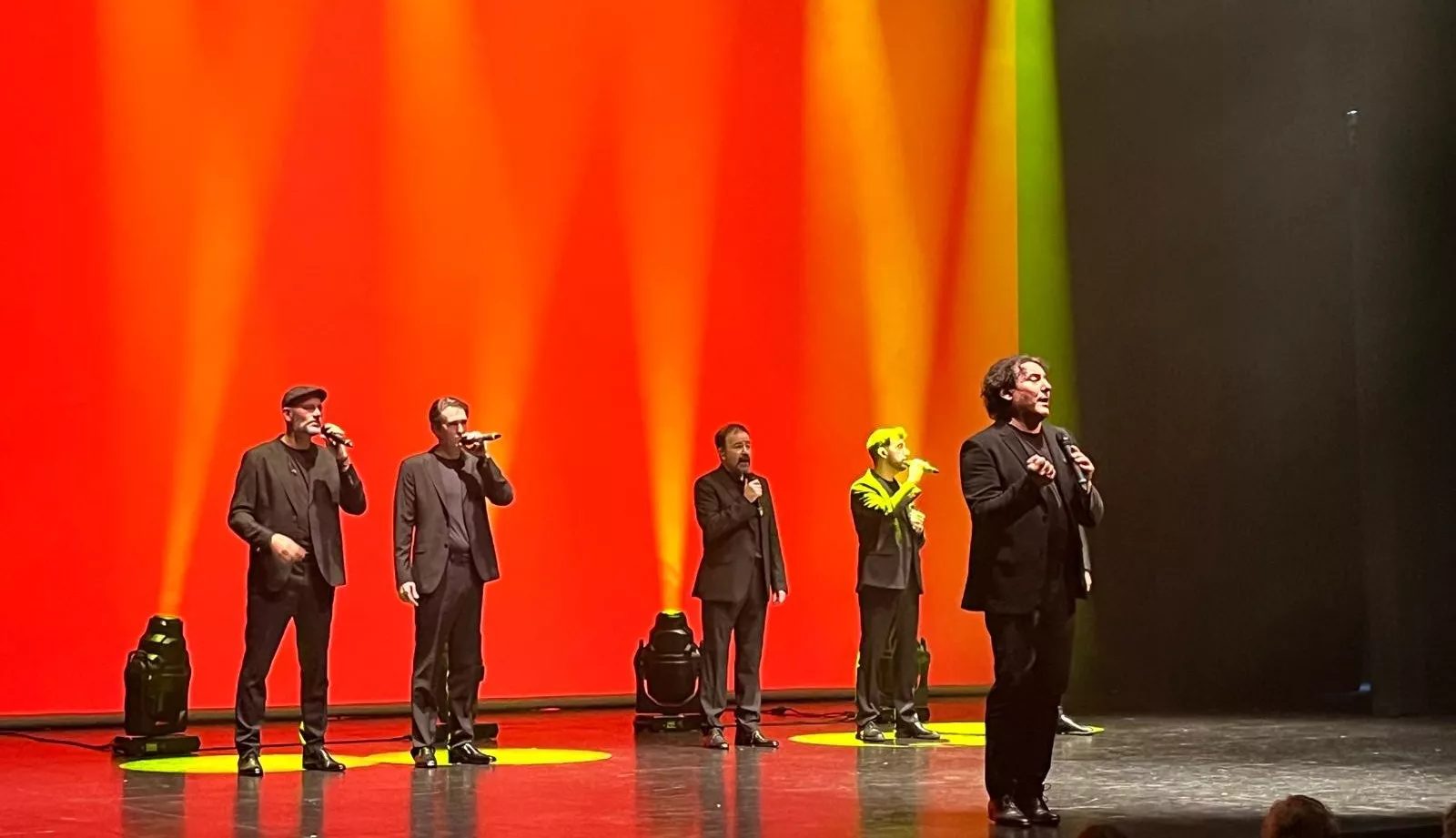 Actuación de B Vocal en Huesca con su espectáculo “Cantando a los 30”. Foto Mercedes Manterola