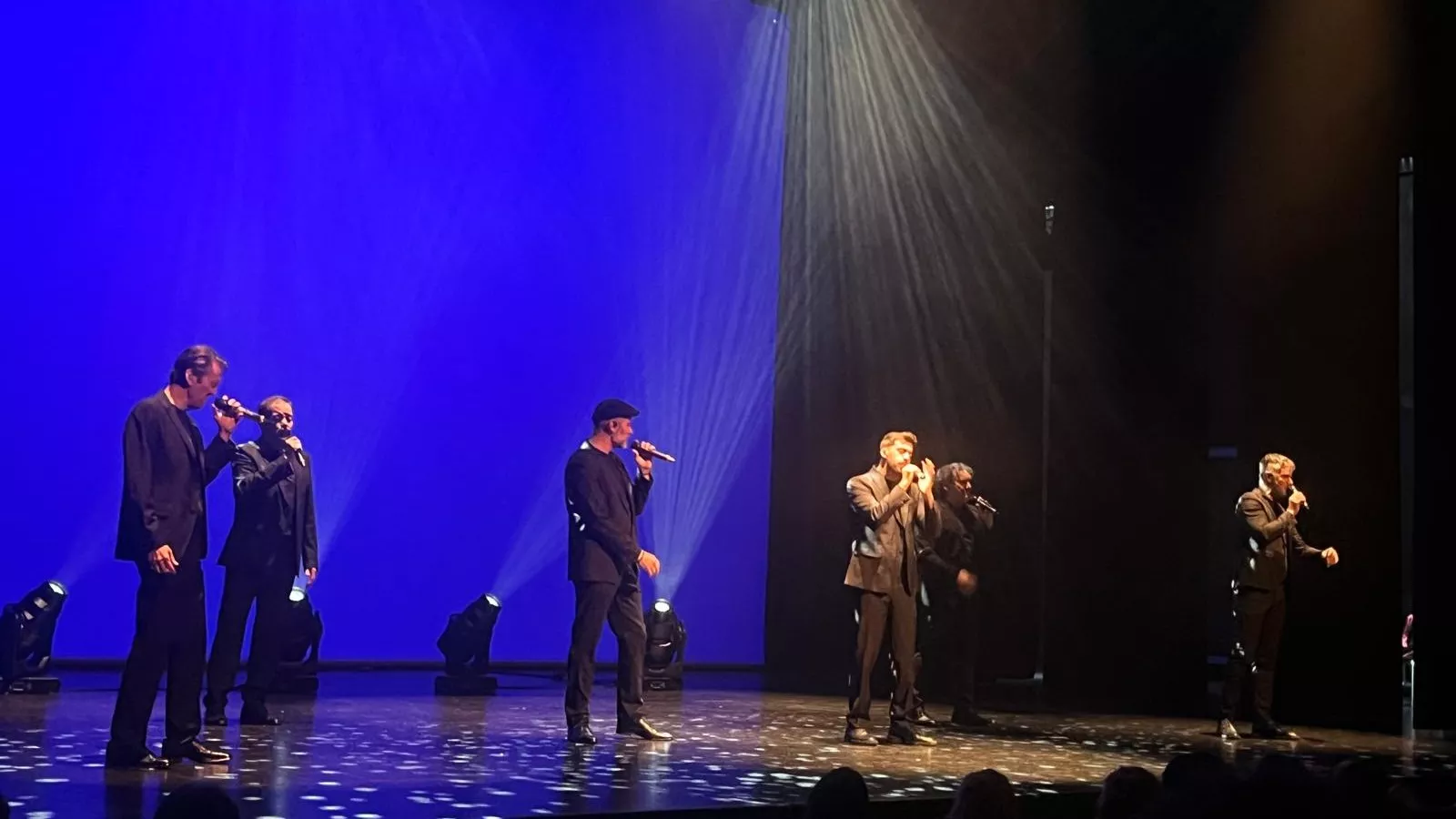 Actuación de B Vocal en Huesca con su espectáculo “Cantando a los 30”. Foto Mercedes Manterola