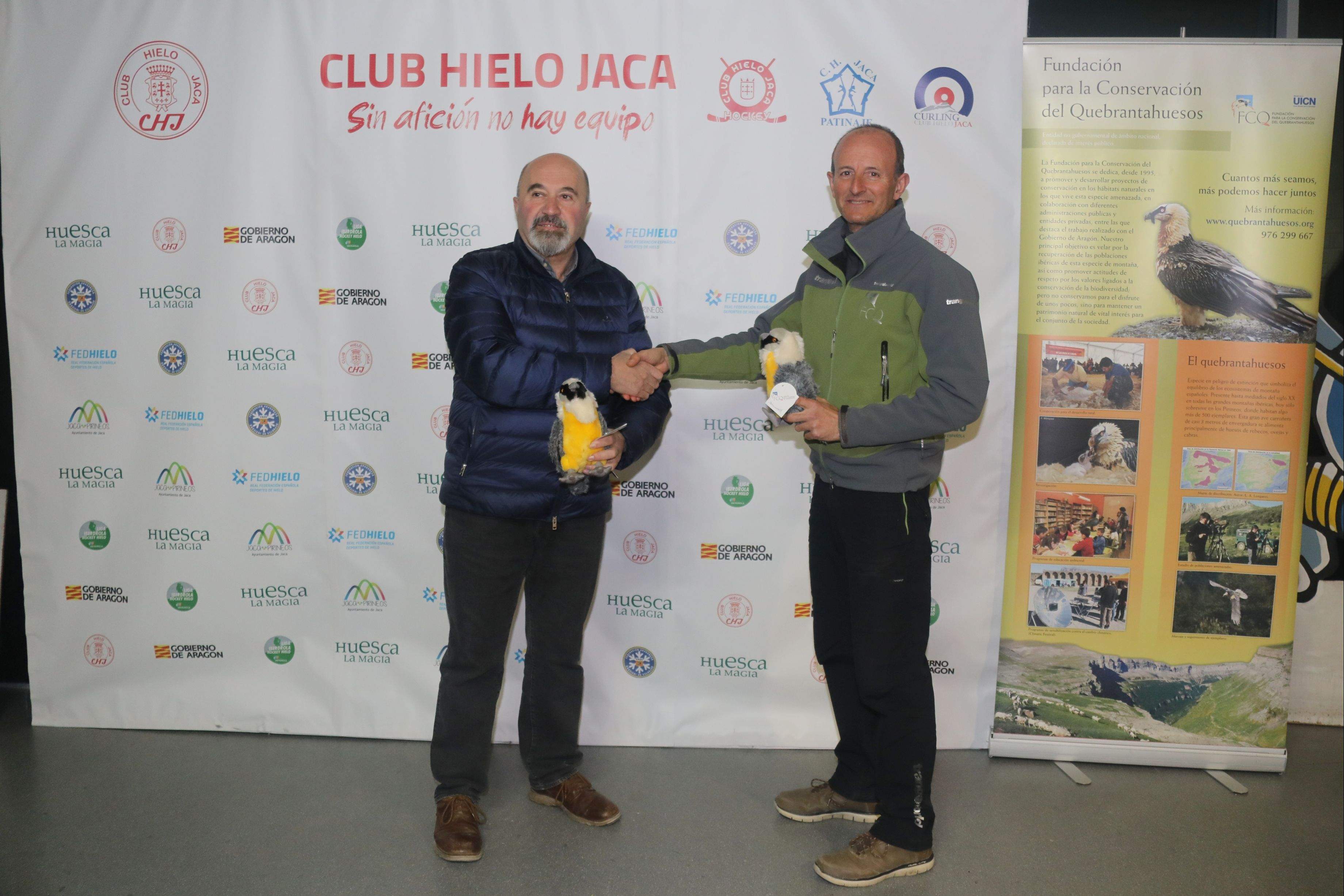 Óscar Díez, secretario de la Fundación y director del ecomuseo; y Antonio Betrán, presidente del Club Hielo Jaca. Foto: Miguel Ramón Henares